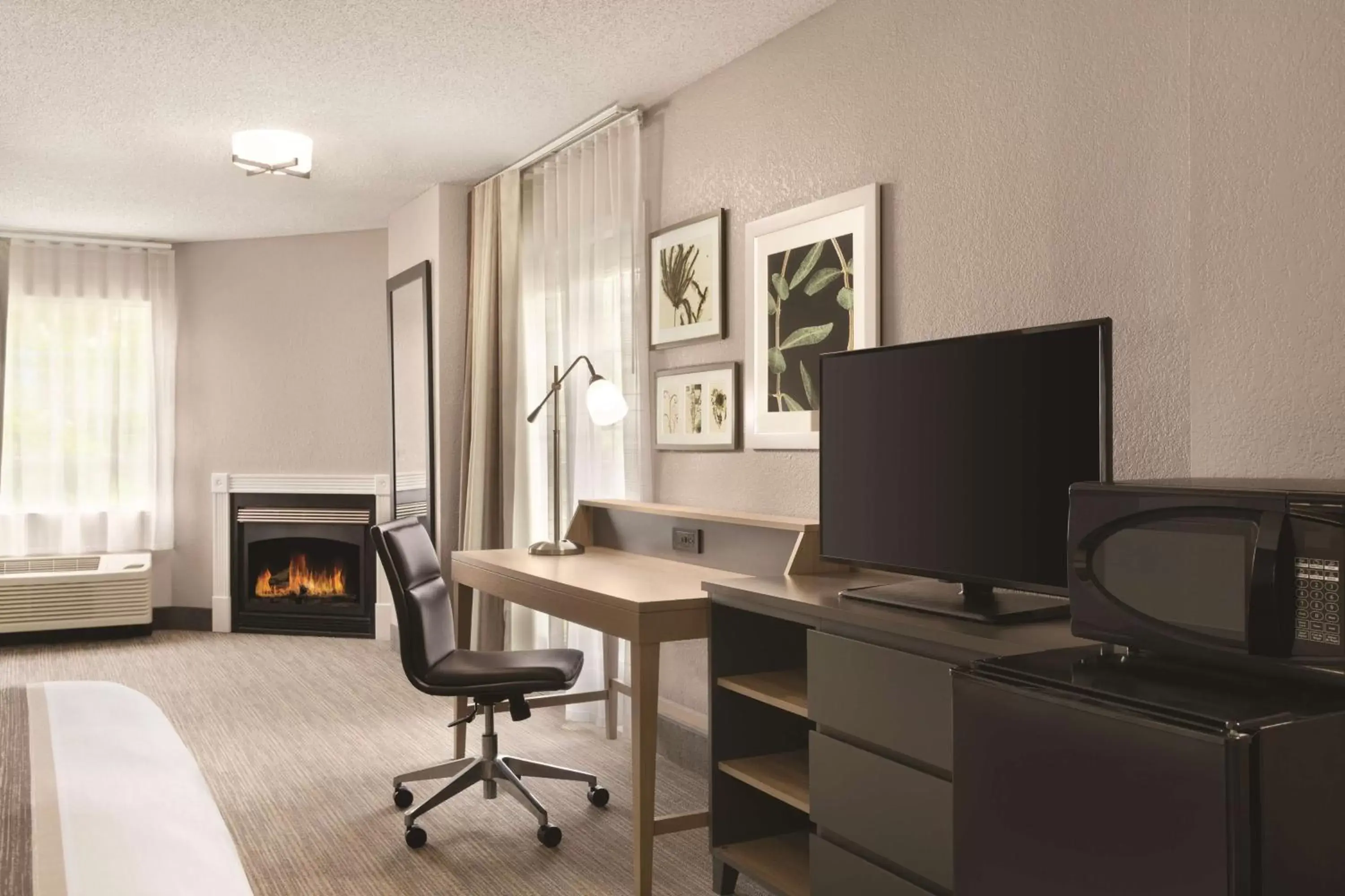 Photo of the whole room, TV/Entertainment Center in Country Inn & Suites by Radisson, Pigeon Forge South, TN