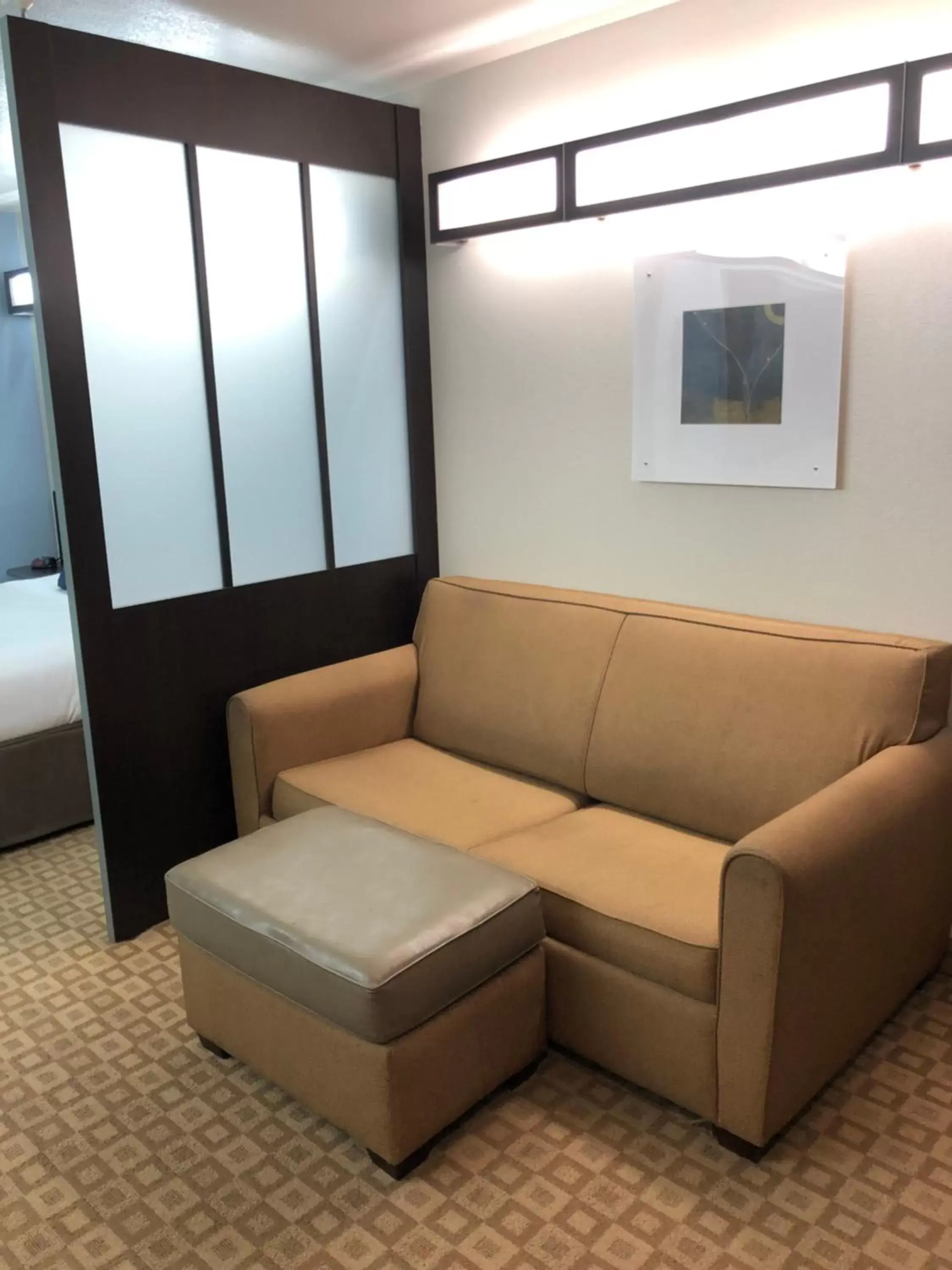 Seating Area in Microtel Inn & Suites by Wyndham Klamath Falls