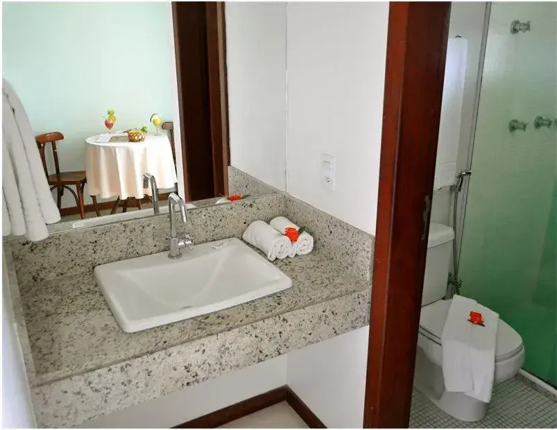 Toilet, Bathroom in Sunshine Praia Hotel