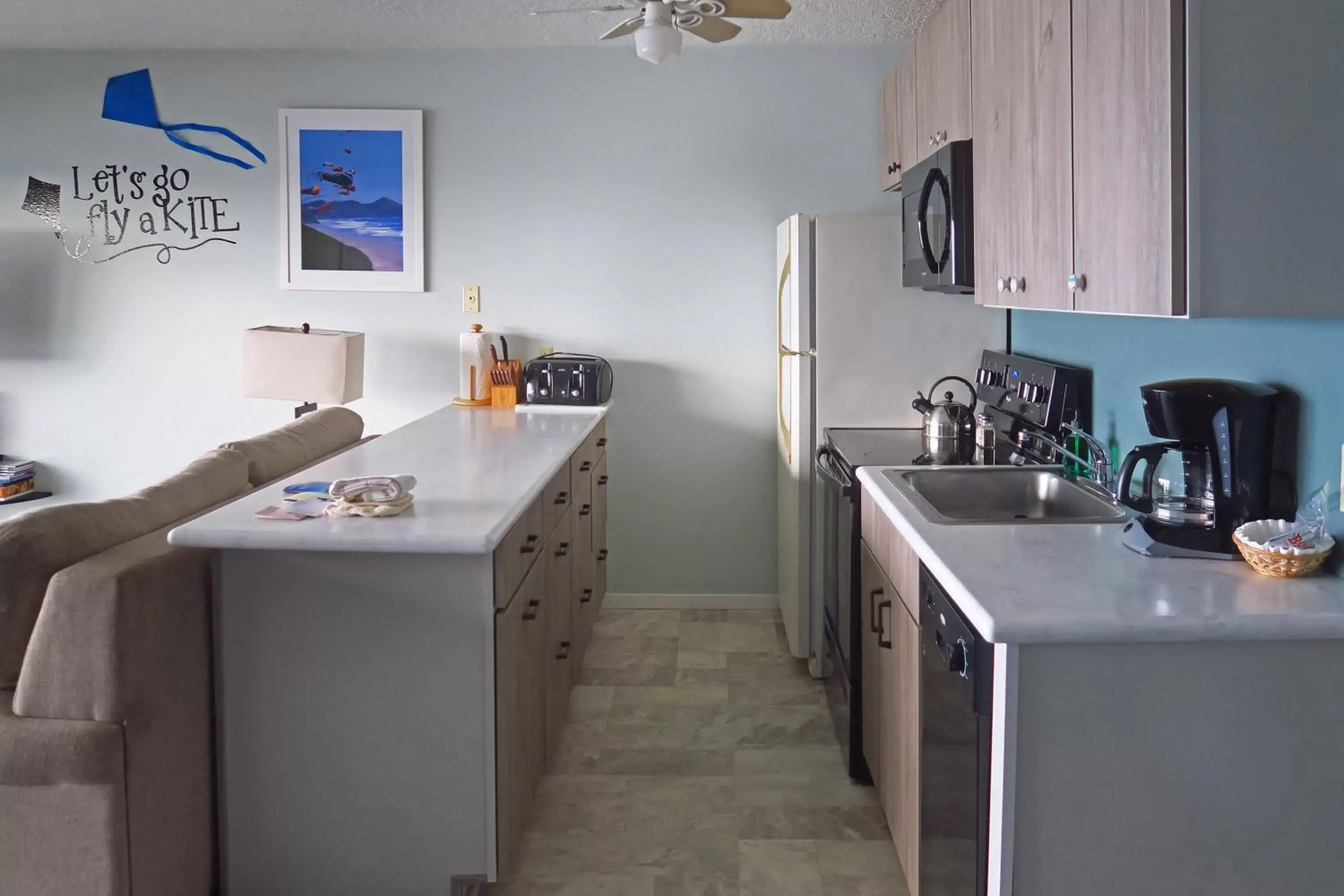 Coffee/tea facilities, Kitchen/Kitchenette in Ocean Terrace Condominiums