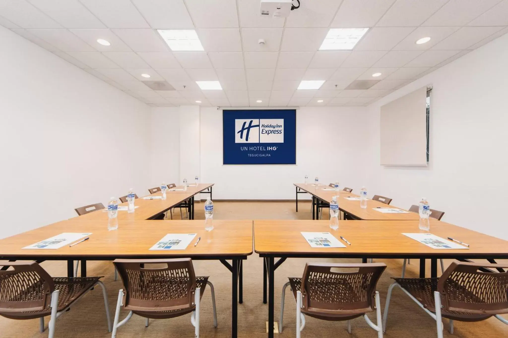 Meeting/conference room in Holiday Inn Express Tegucigalpa, an IHG Hotel