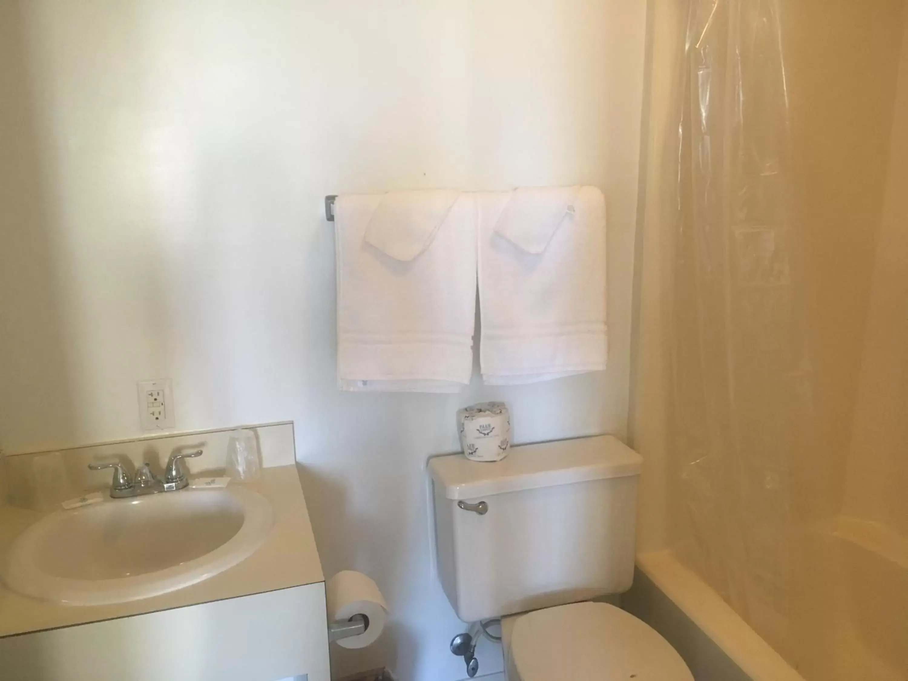 Bathroom in Ocean Cove Motel