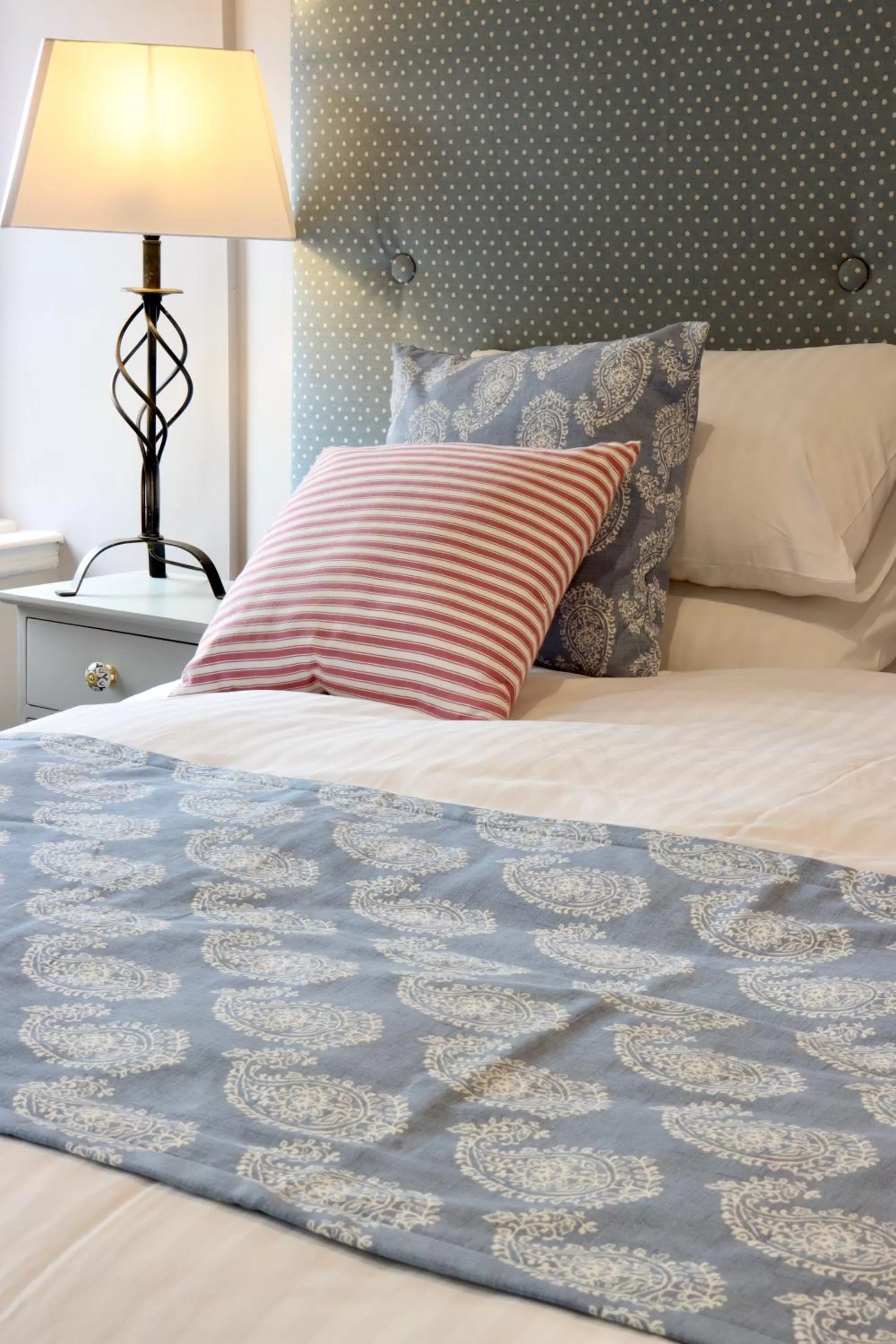 Bed in The New Inn Halse