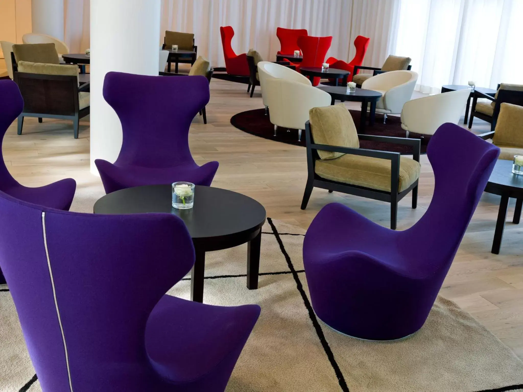 Lobby or reception, Lounge/Bar in Parkhotel Zug