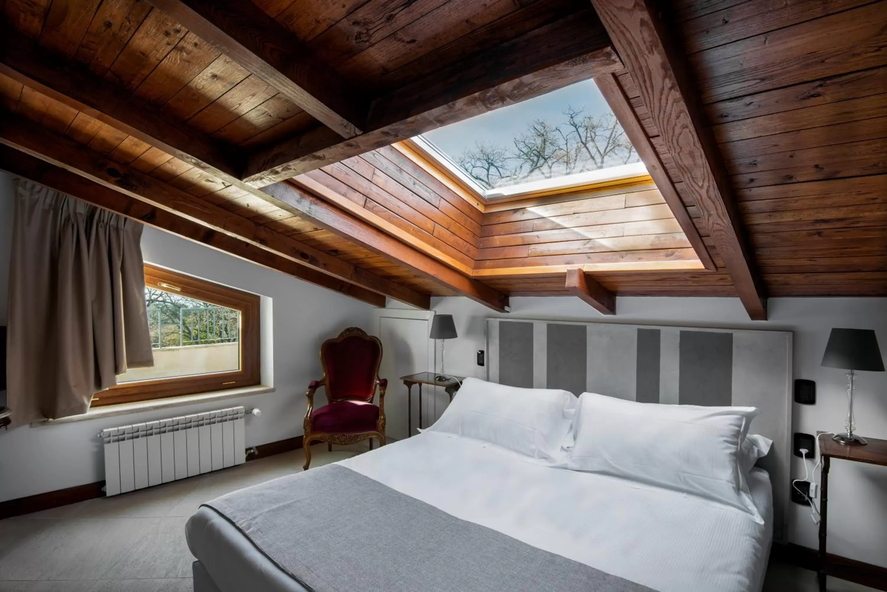 Balcony/Terrace, Bed in La Locanda Del Pontefice - Luxury Country House