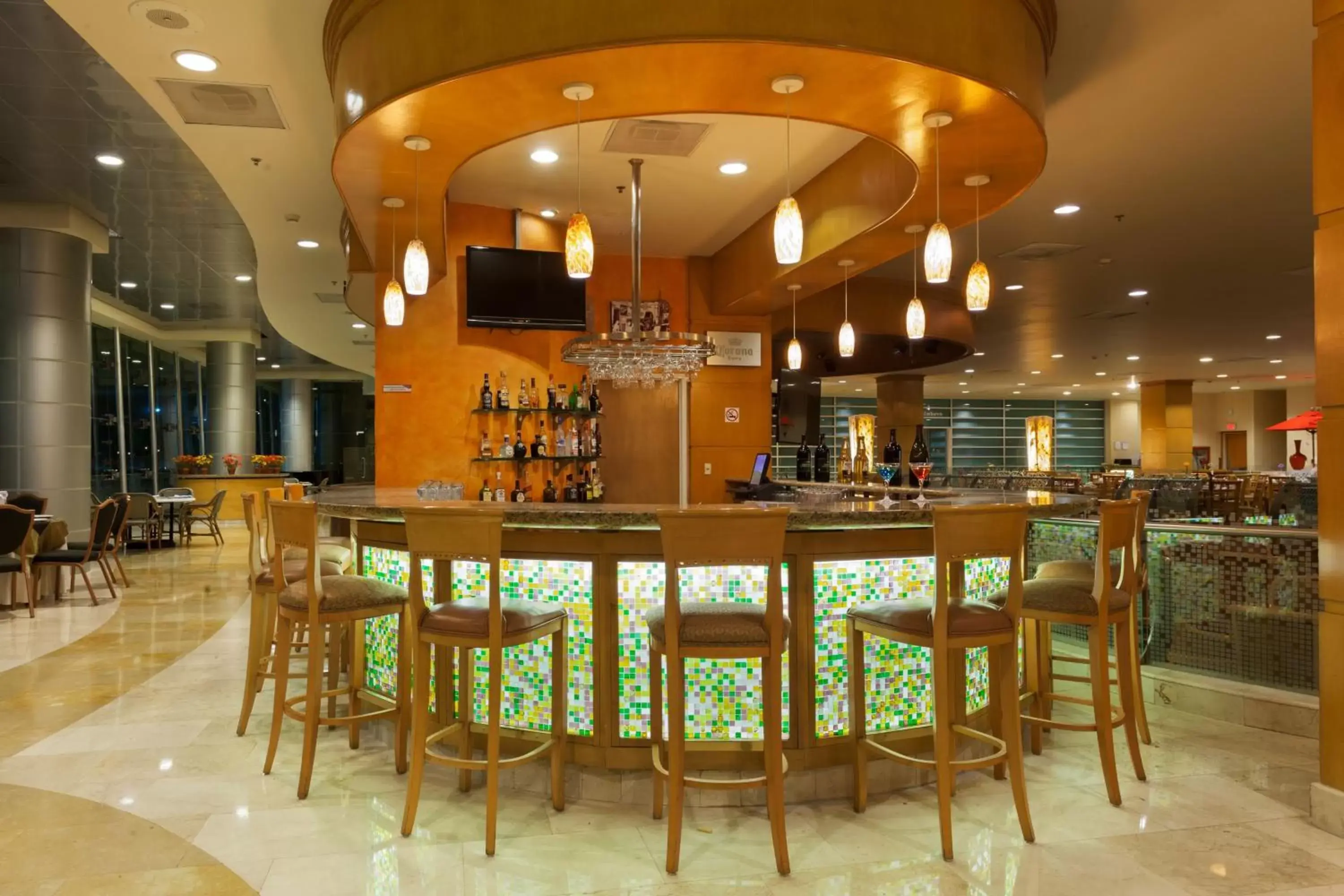 Lounge or bar, Lounge/Bar in Crowne Plaza Torreon, an IHG Hotel