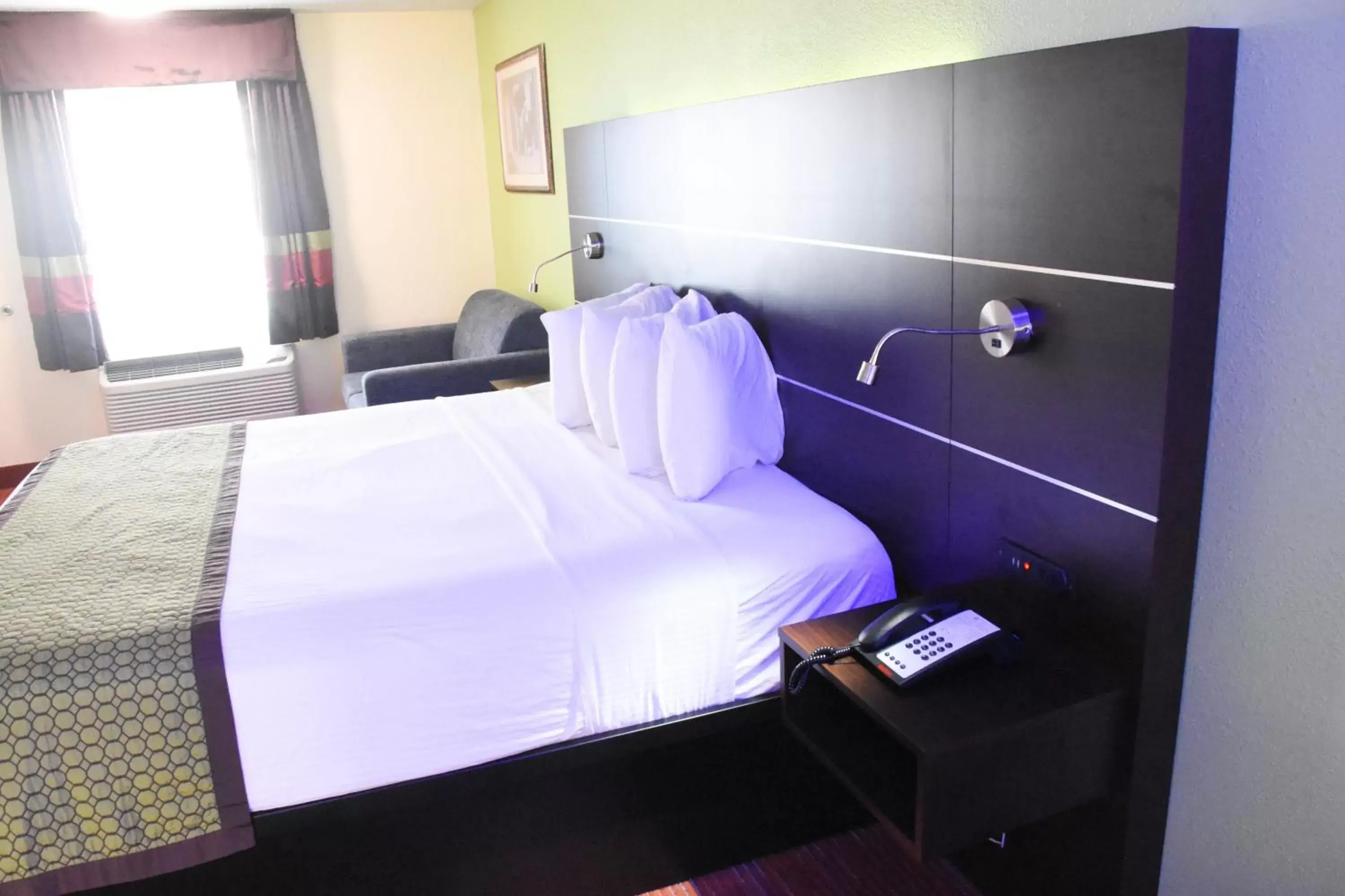 Bed in SureStay Hotel by Best Western Manning