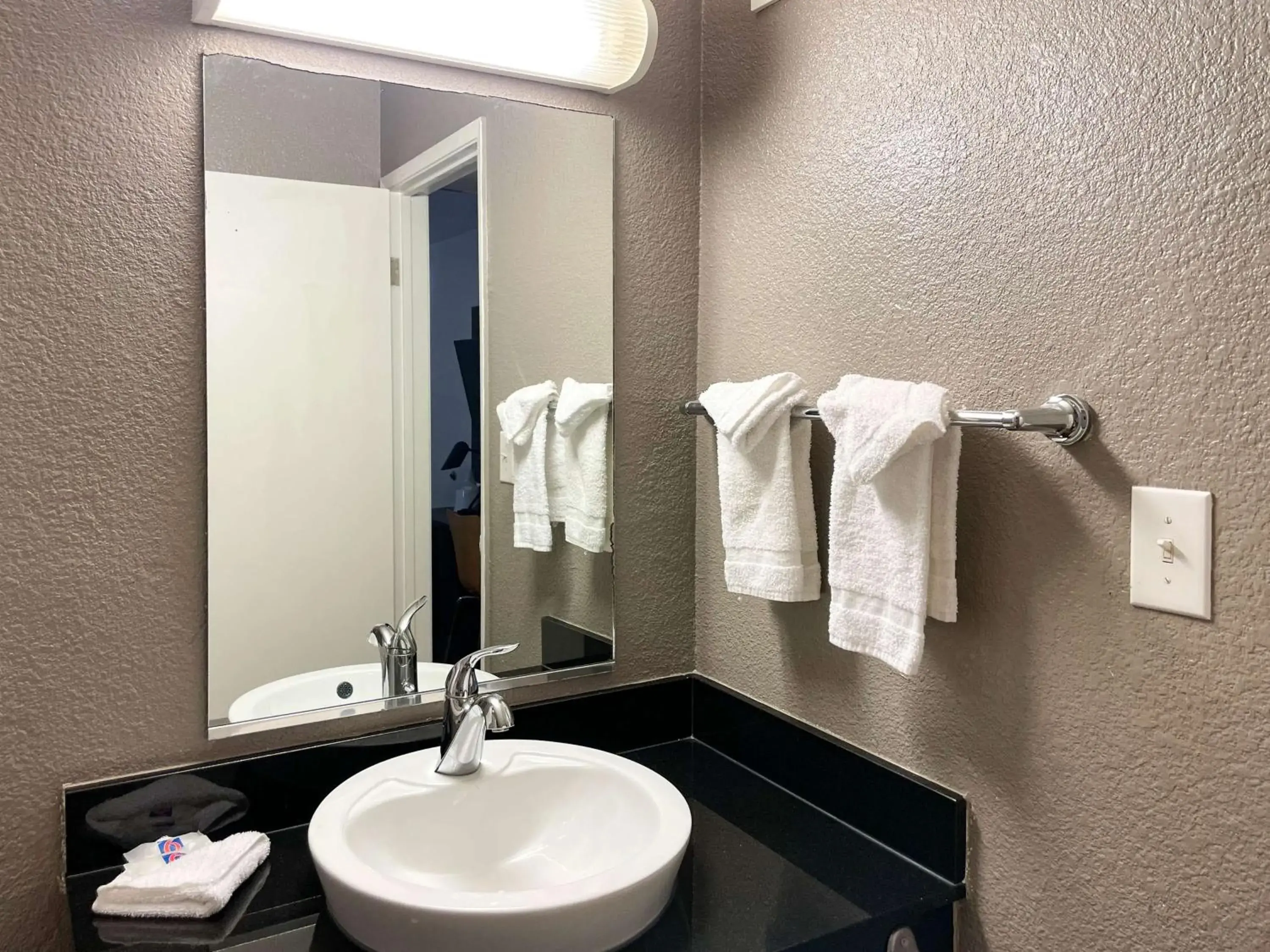 Bathroom in Motel 6 Cheyenne