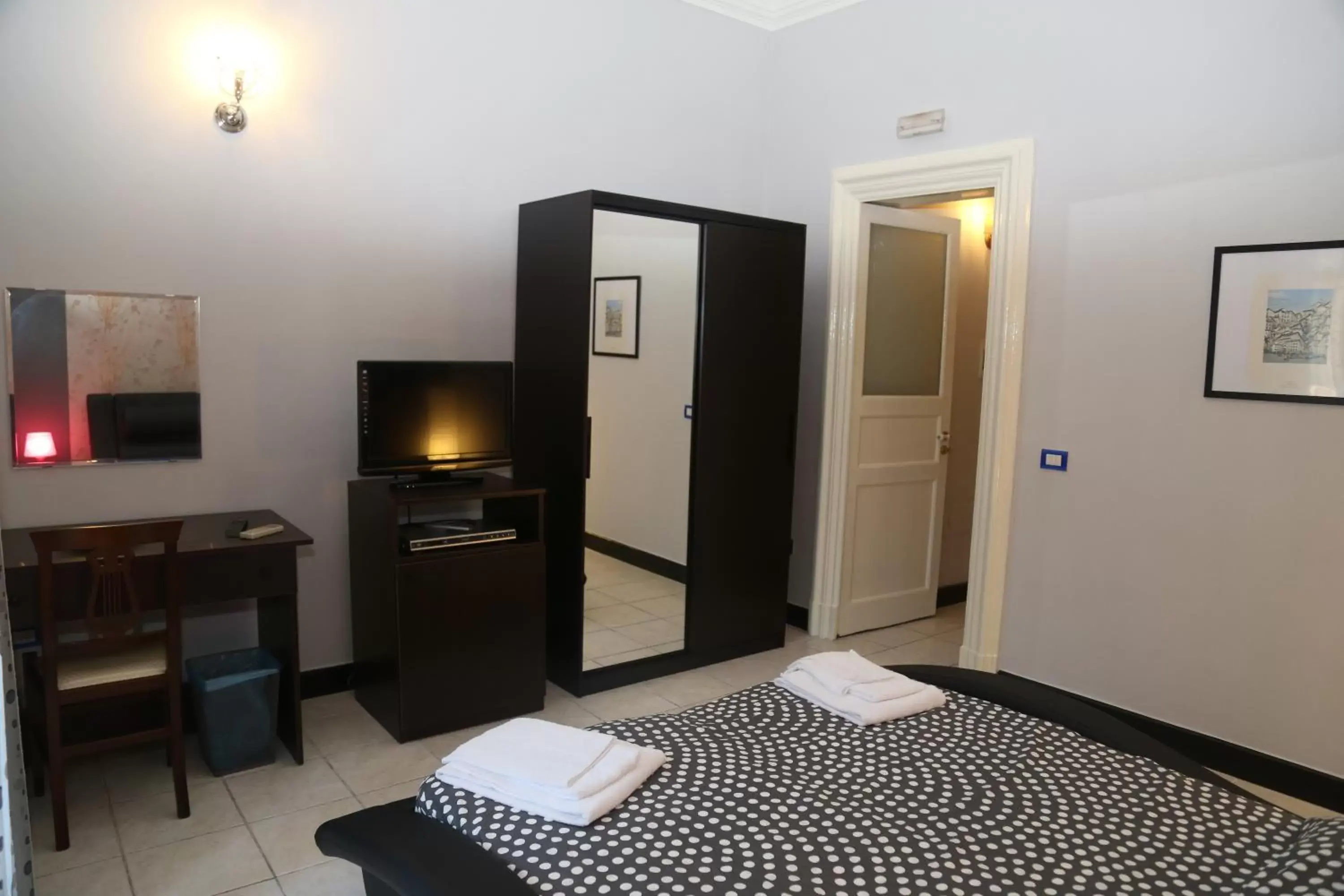 Photo of the whole room, TV/Entertainment Center in Nuovo Hotel Sangiuliano