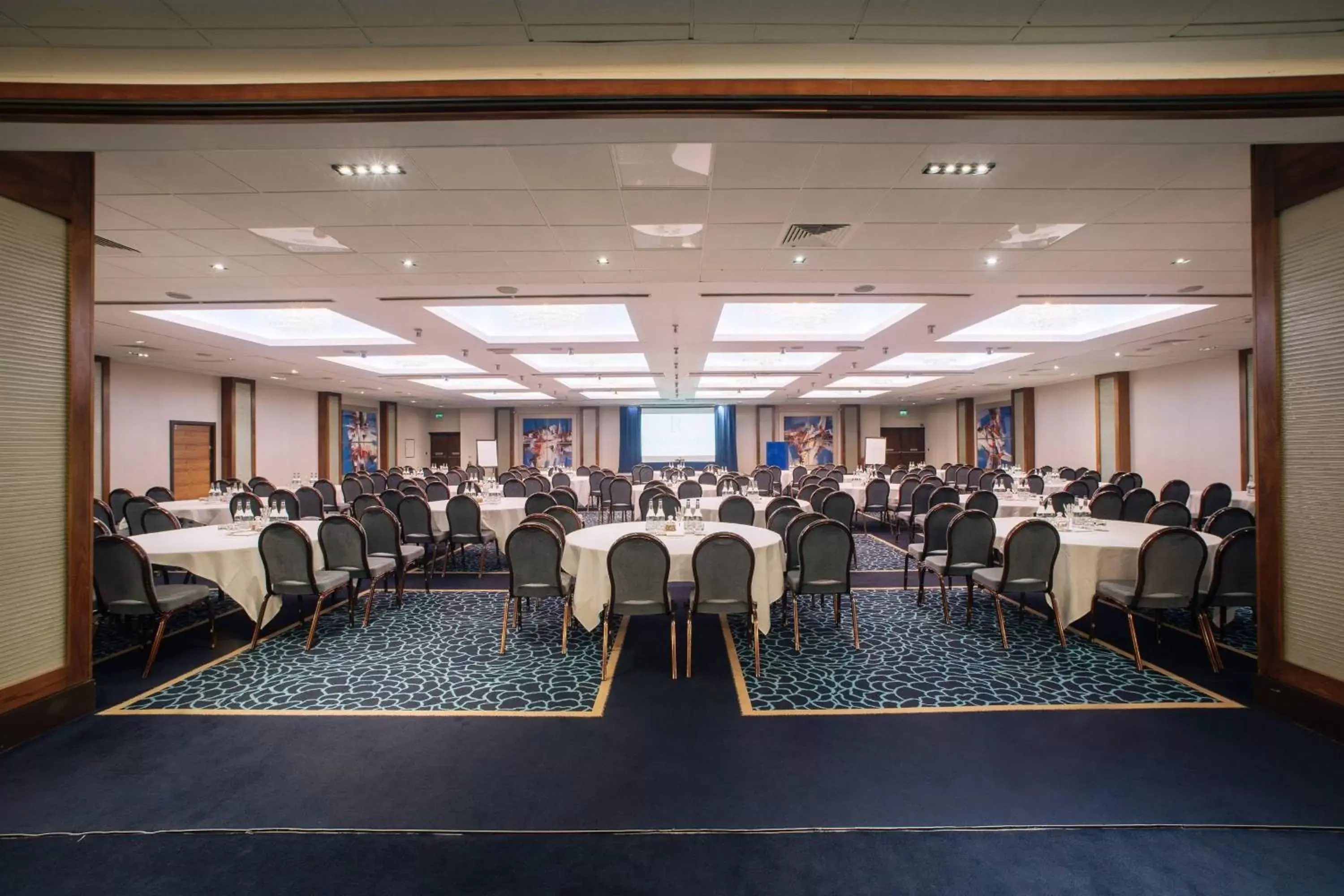 Meeting/conference room, Restaurant/Places to Eat in Renaissance London Heathrow Hotel