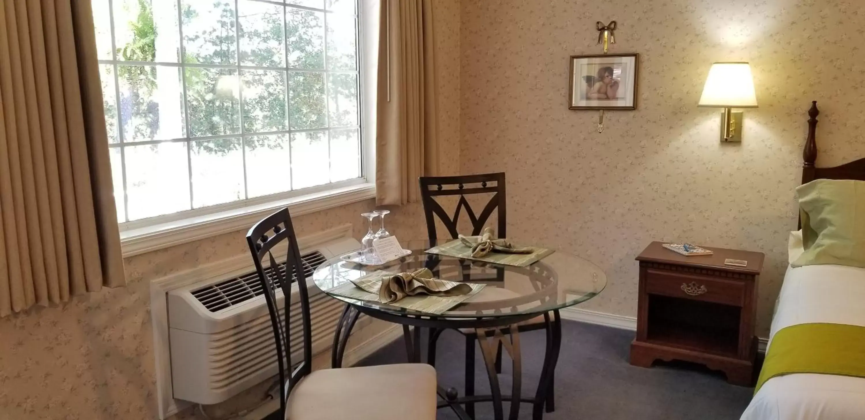 Dining Area in Evening Shade Inn