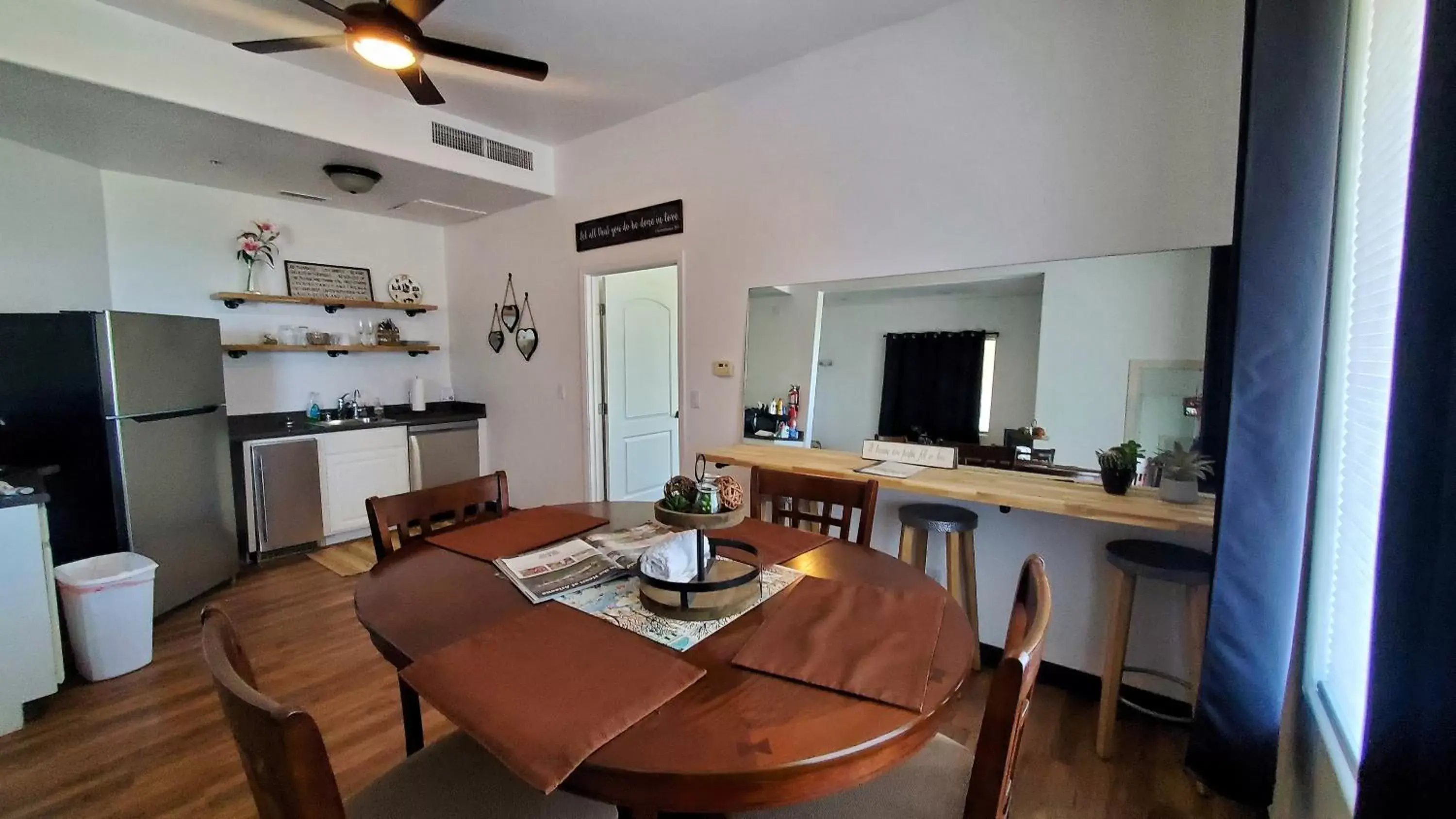 Dining Area in Creekside Lodge and Cabins