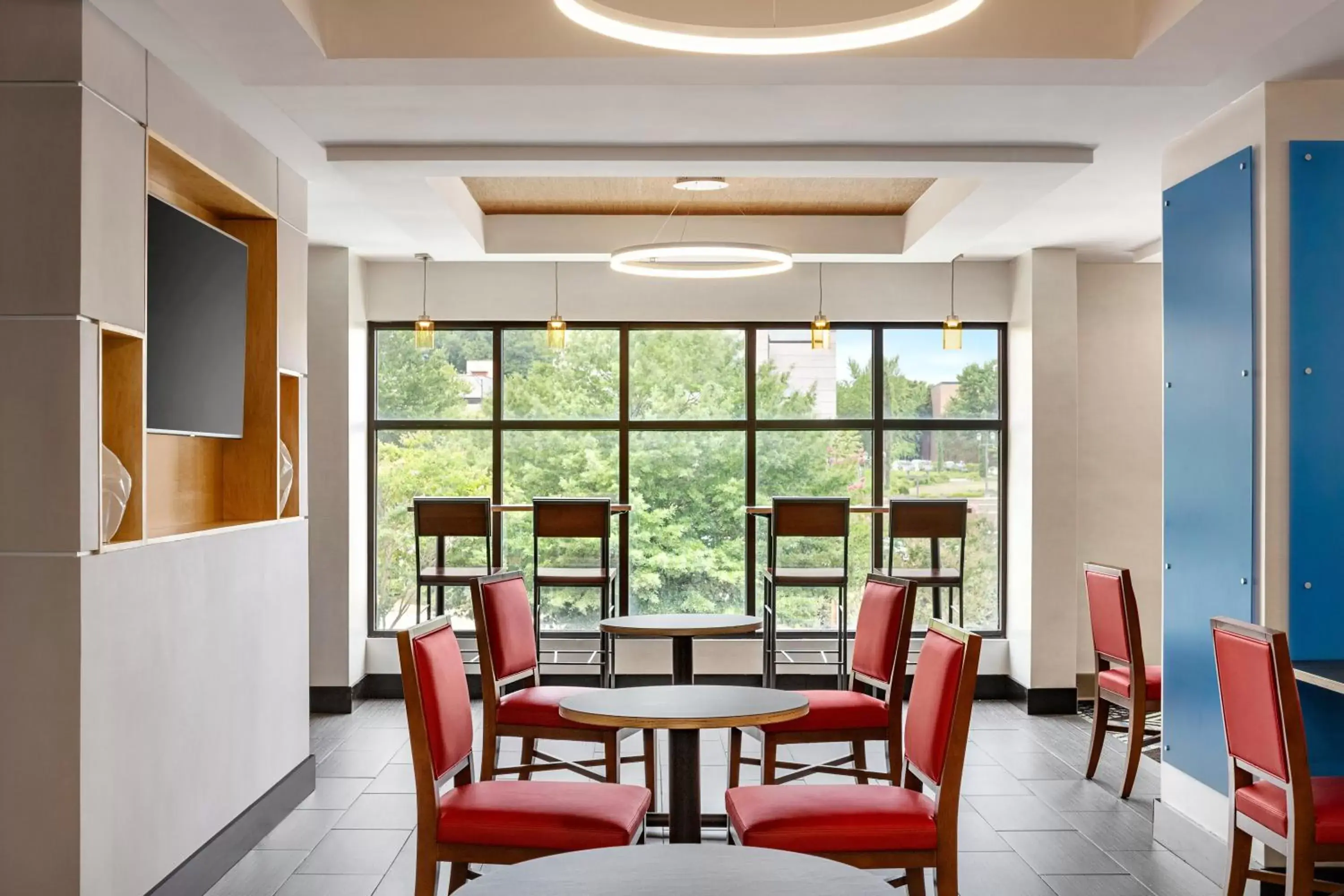 Dining area in Holiday Inn Express Hotel & Suites Greenville-Downtown, an IHG Hotel