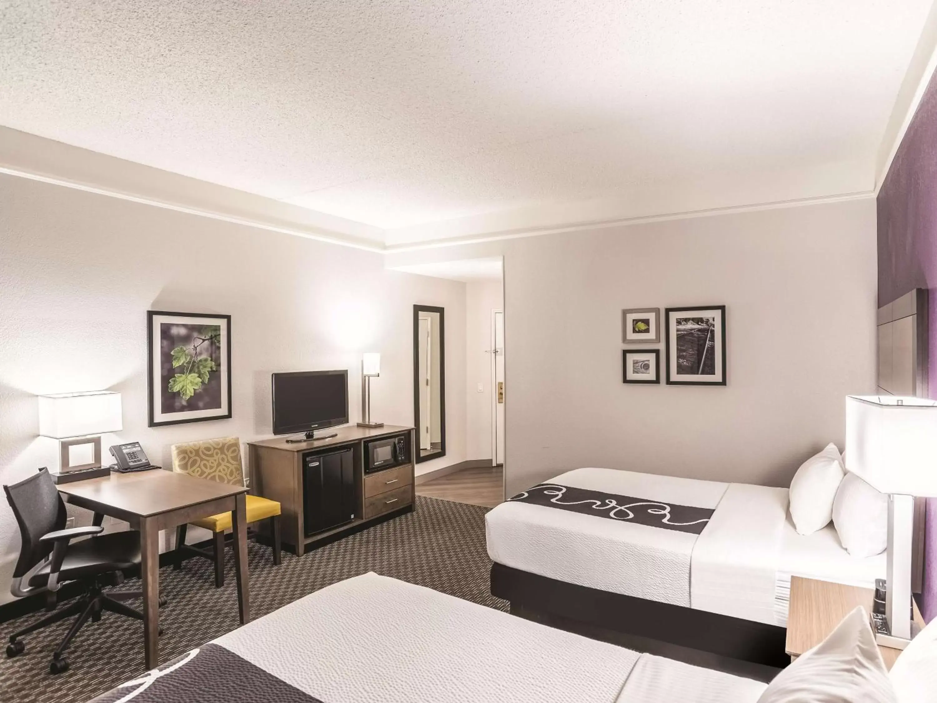 Photo of the whole room, Bed in La Quinta by Wyndham Flagstaff Photo of the whole room, Bed in La Quinta by Wyndham Flagstaff