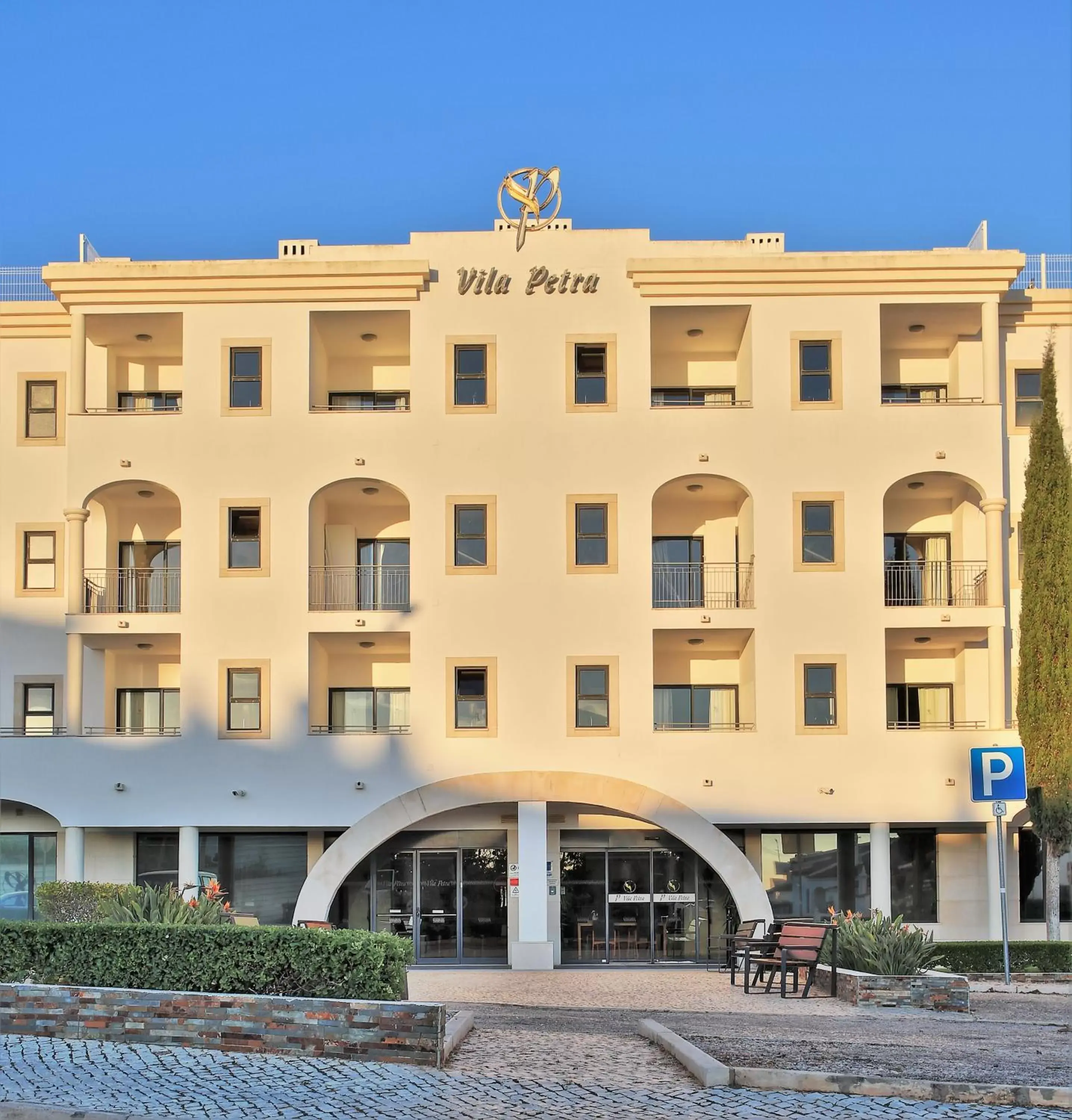 Facade/entrance, Property Building in Vila Petra