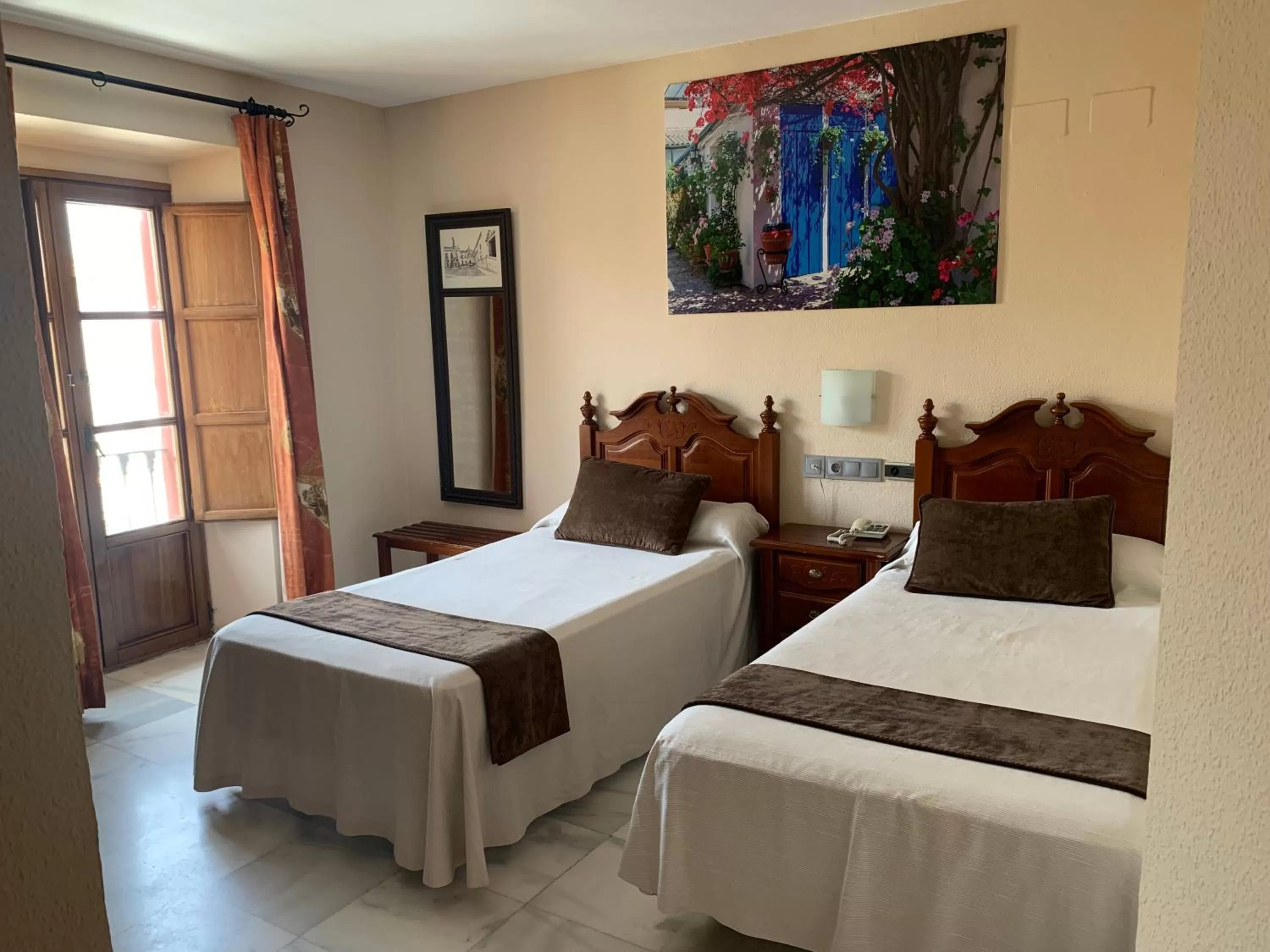 Photo of the whole room, Bed in Hotel Casa Museo de la Mezquita