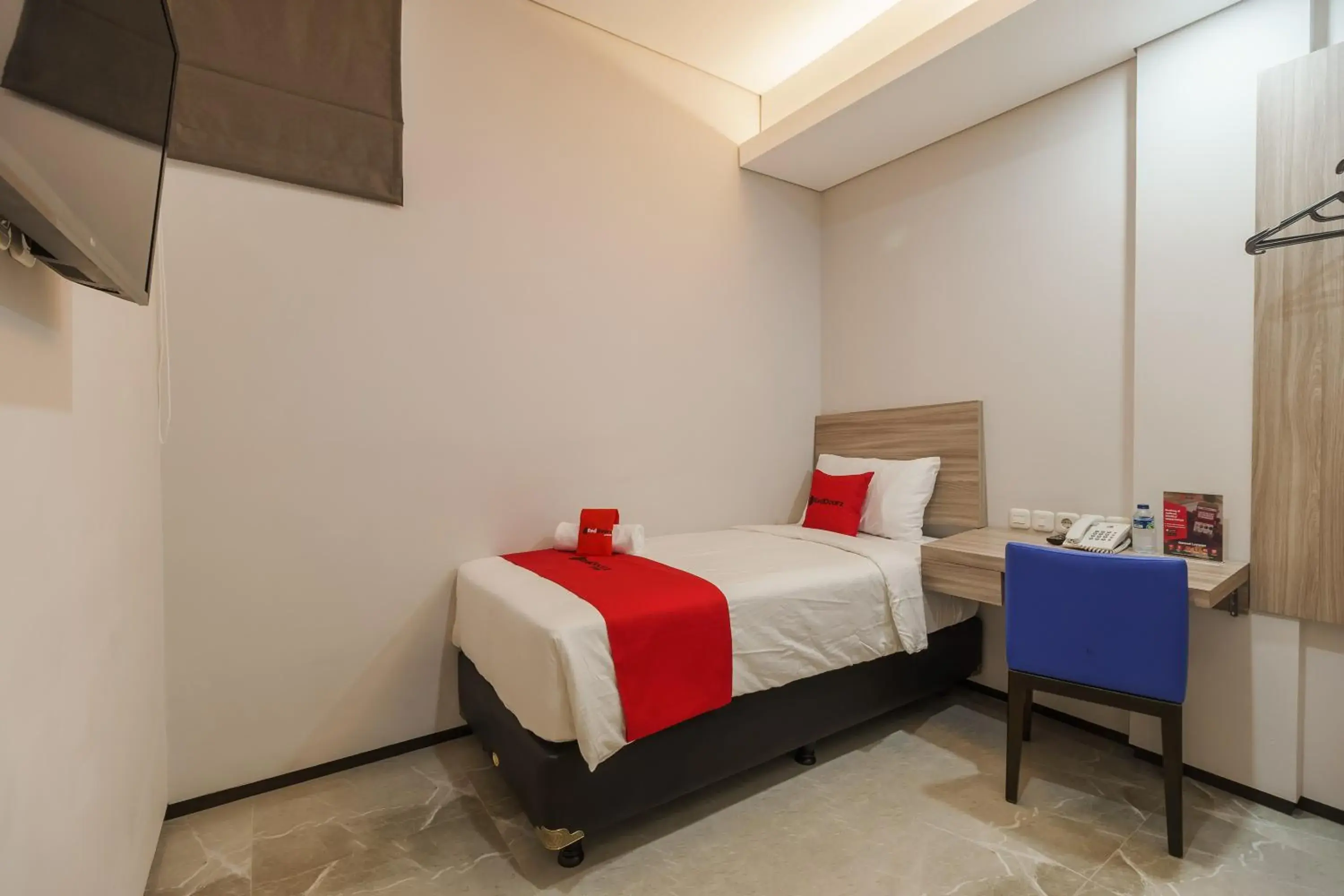 Bedroom, Bed in RedDoorz Plus near Senayan City Bedroom, Bed in RedDoorz Plus near Senayan City