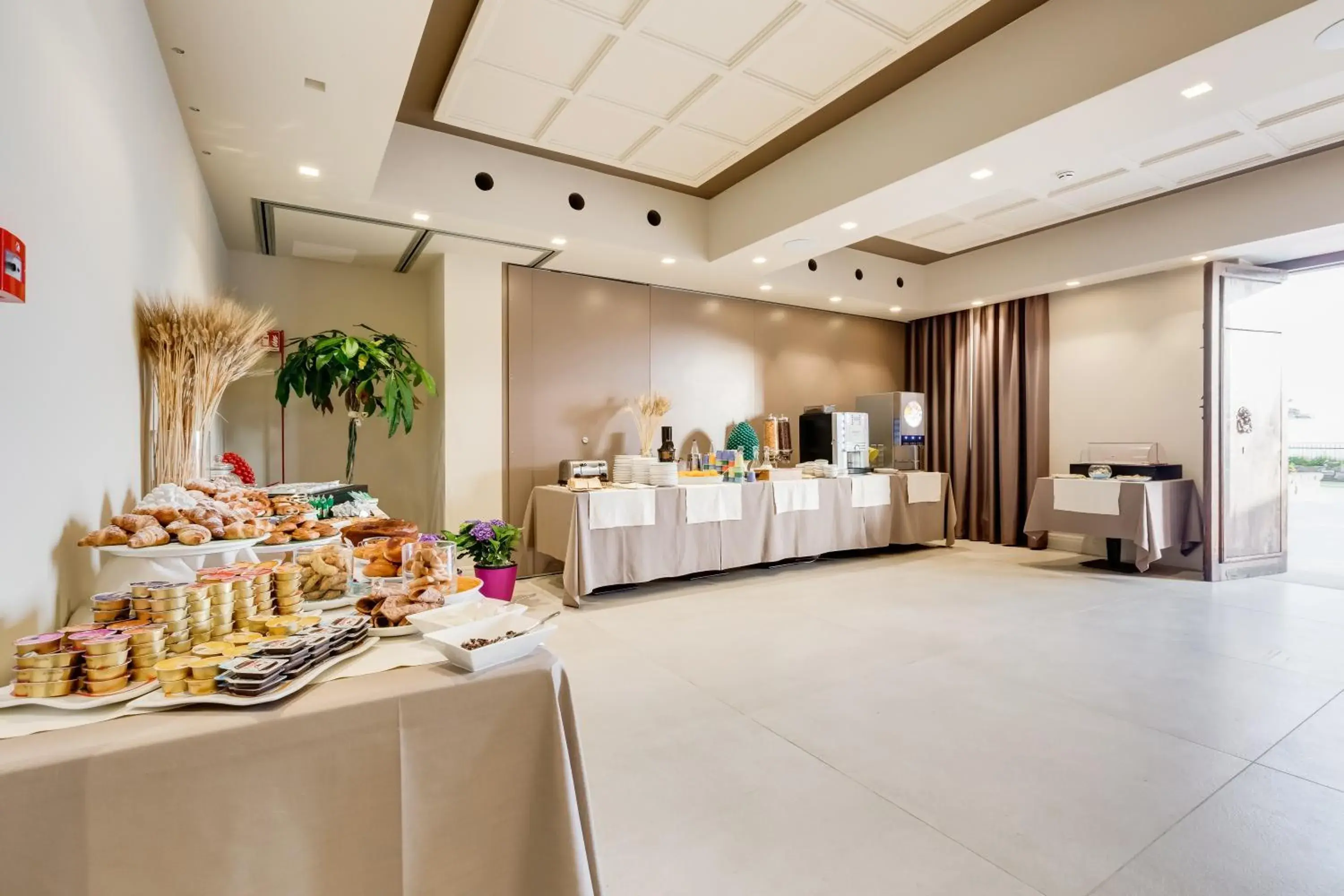 Breakfast, Banquet Facilities in Best Western Plus Hotel Terre di Eolo