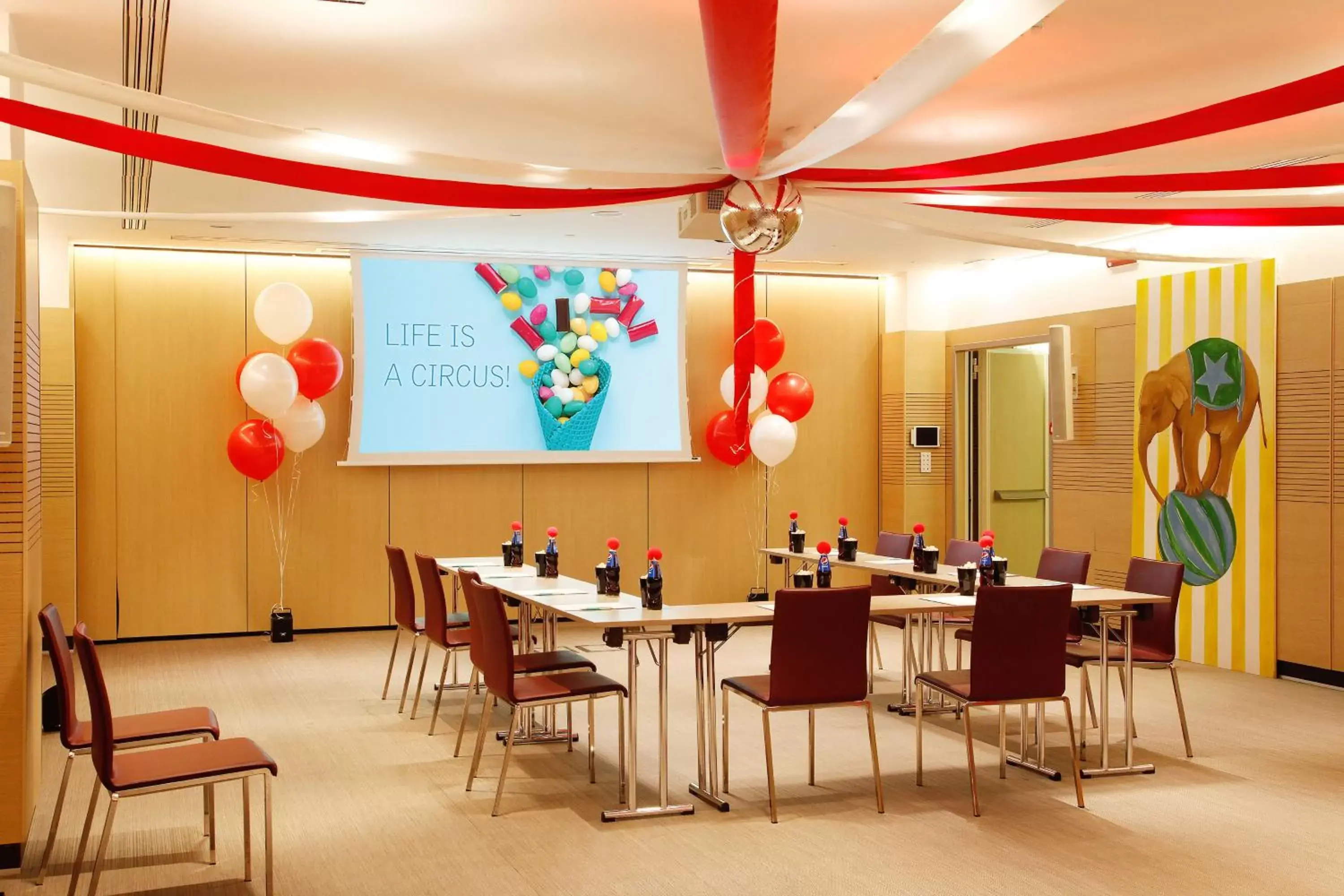 Meeting/conference room, Restaurant/Places to Eat in Le Meridien Visconti Rome