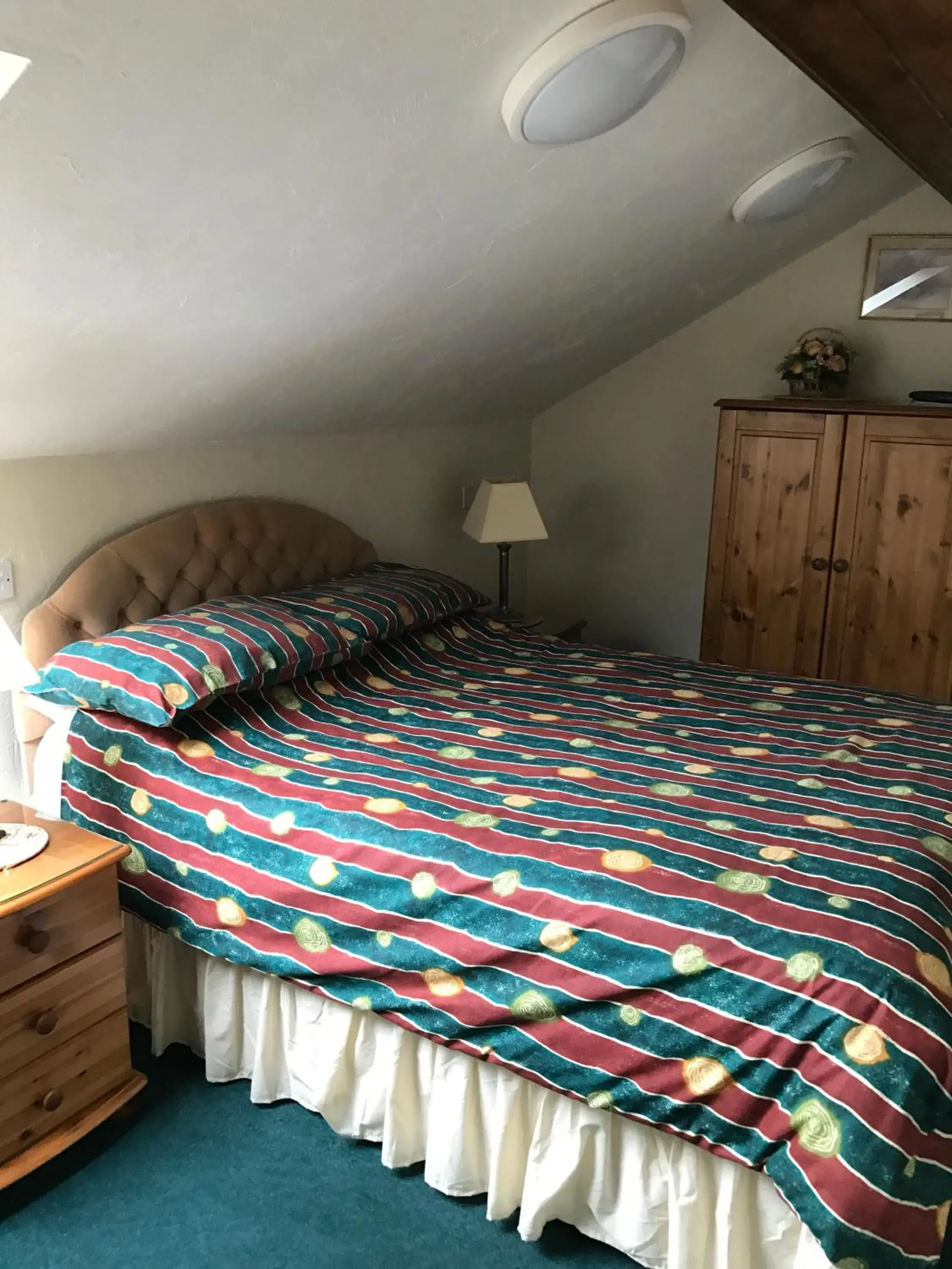 Bedroom, Bed in Middle Flass Lodge