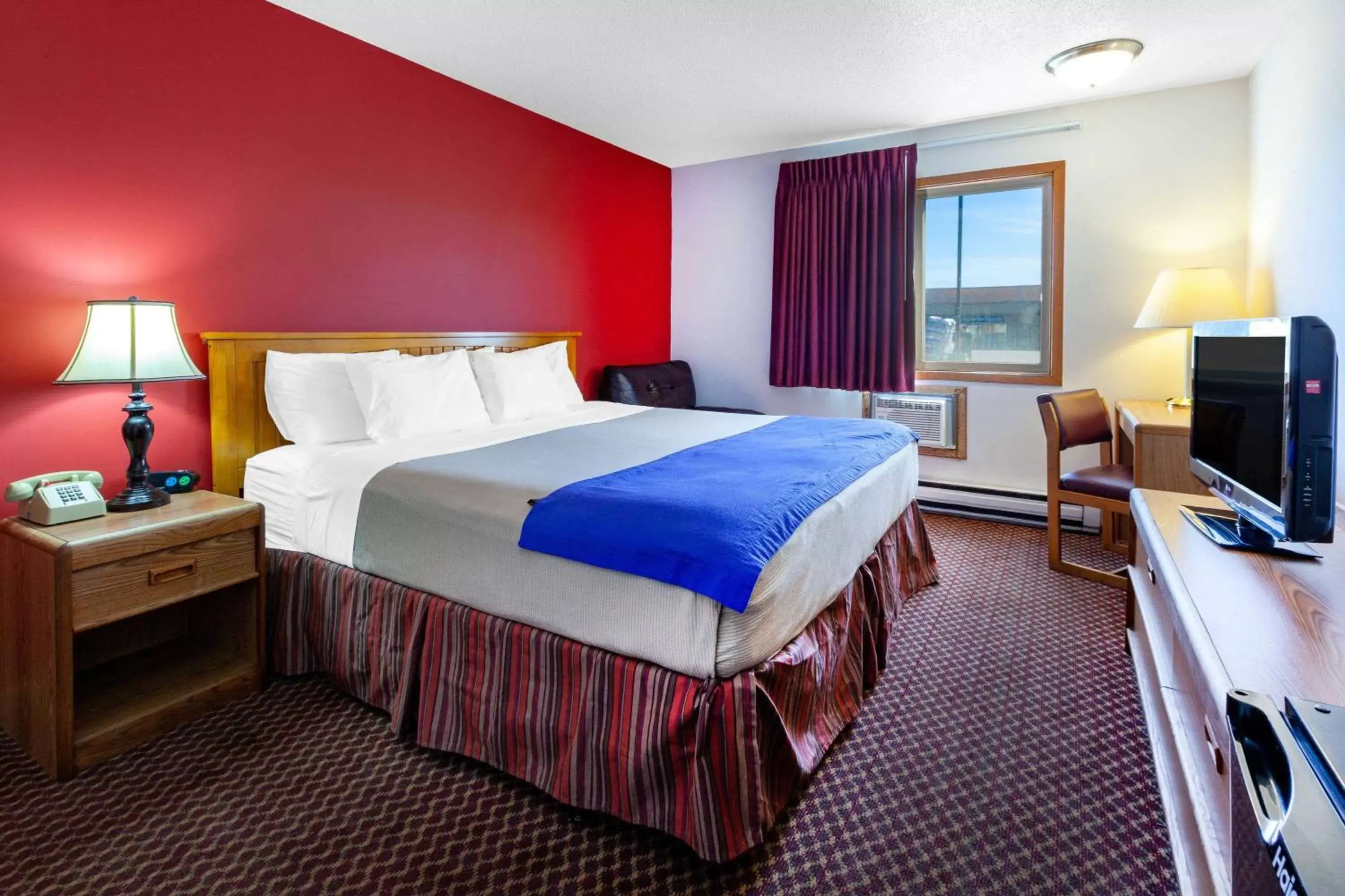 Photo of the whole room, Bed in Travelodge by Wyndham Escanaba