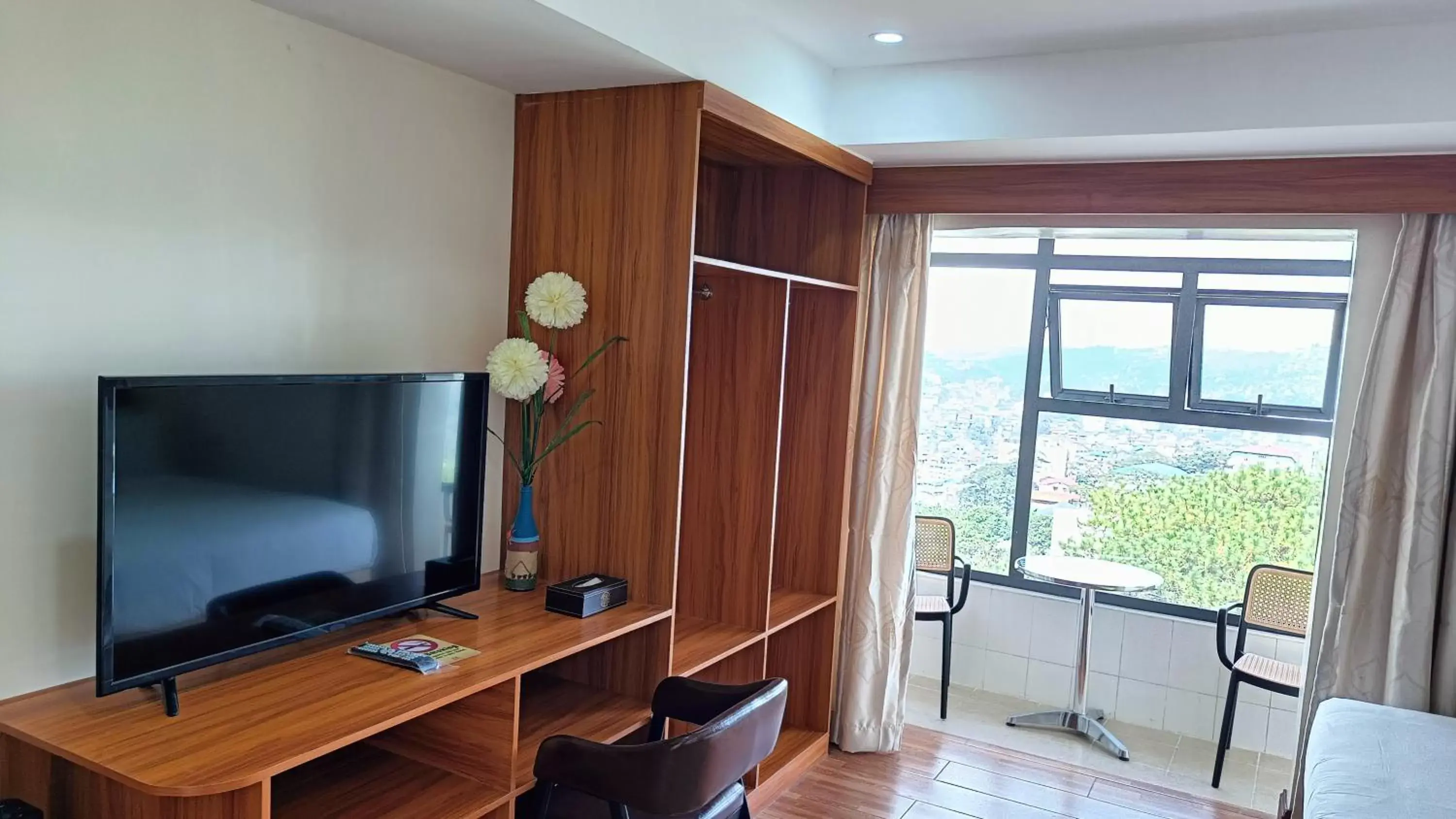 TV and multimedia, TV/Entertainment Center in 456 Hotel