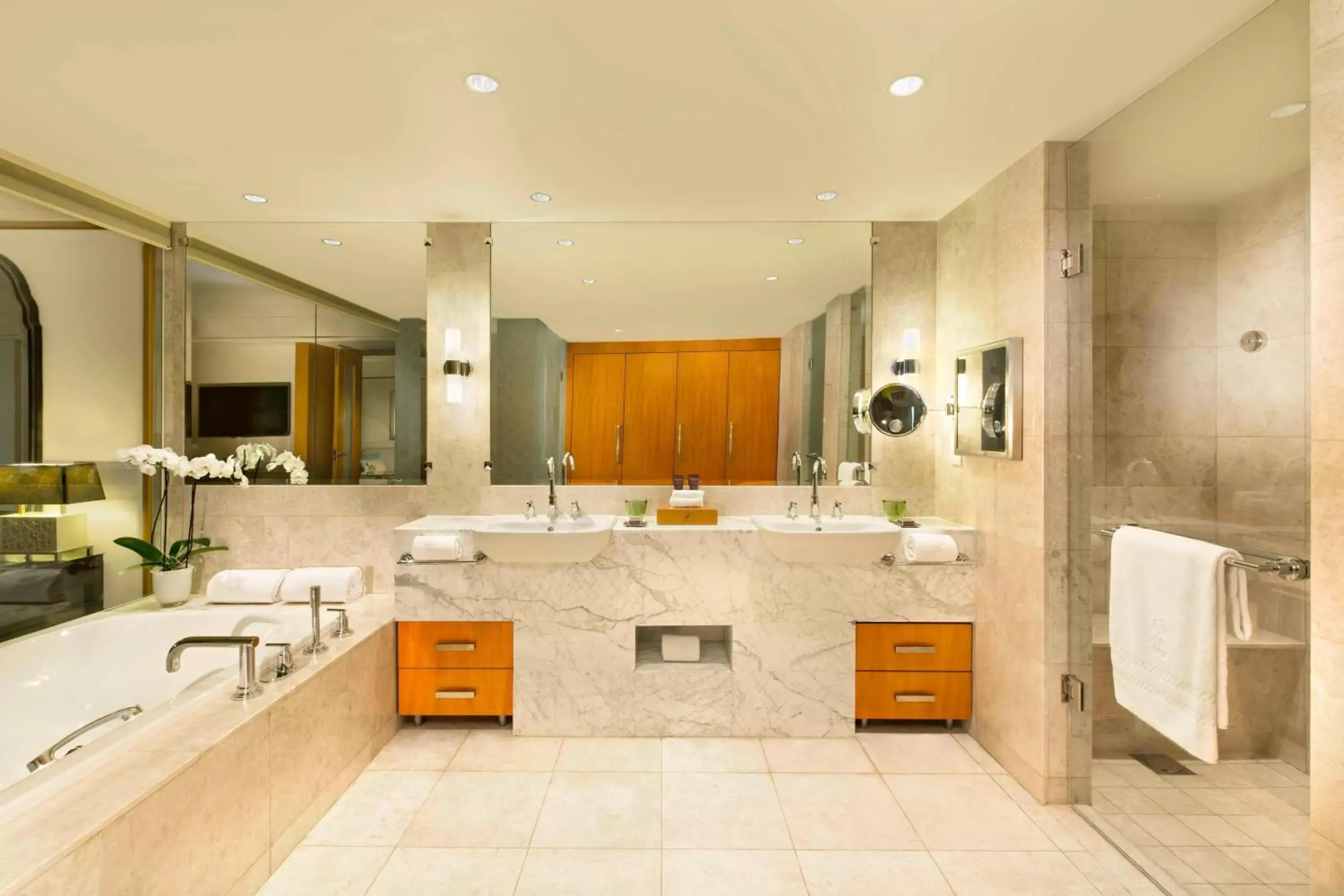 Bathroom, Kitchen/Kitchenette in The Ritz-Carlton, Dubai International Financial Centre