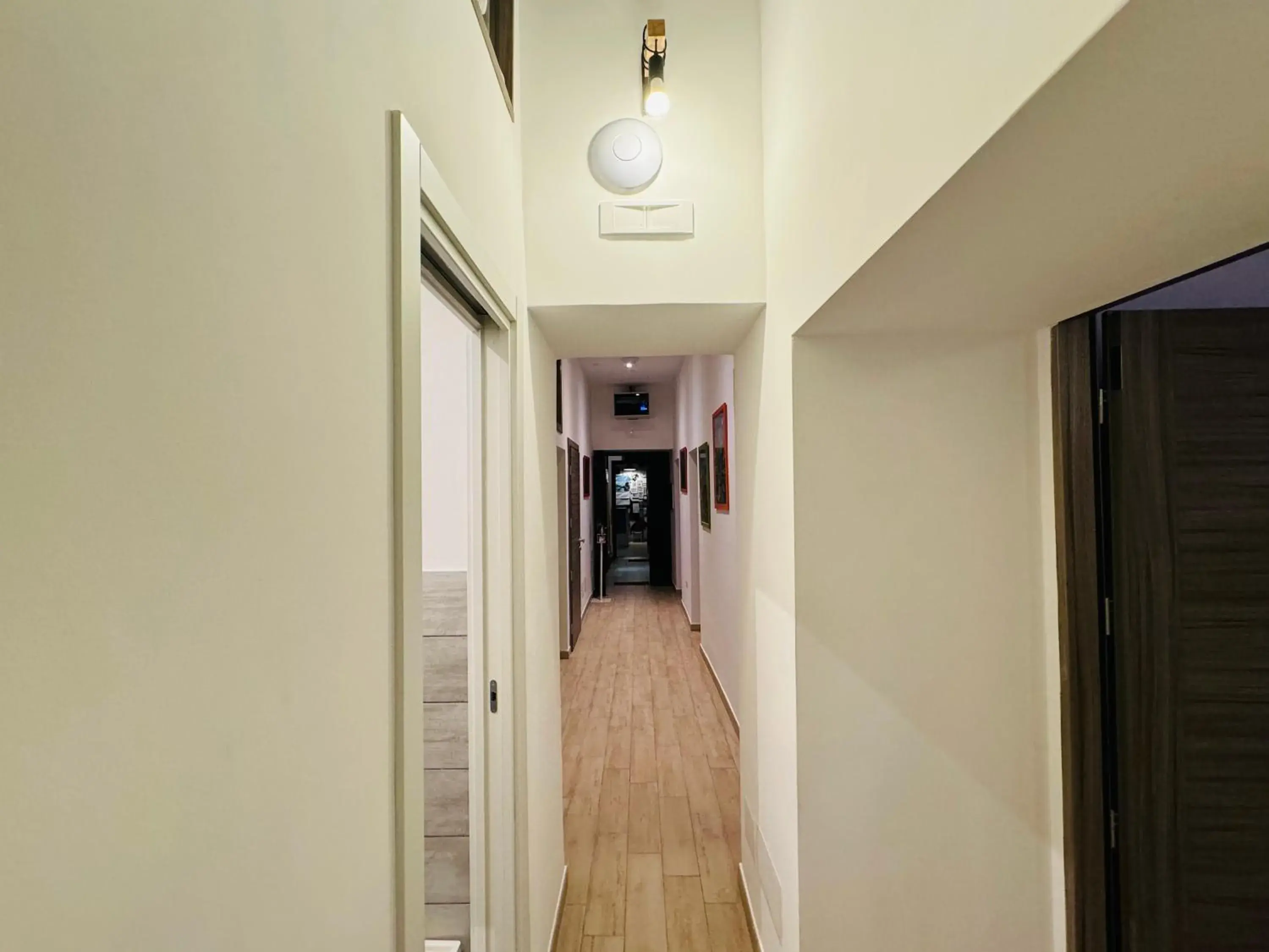 Facade/entrance in Hostel Mancini Naples Facade/entrance in Hostel Mancini Naples