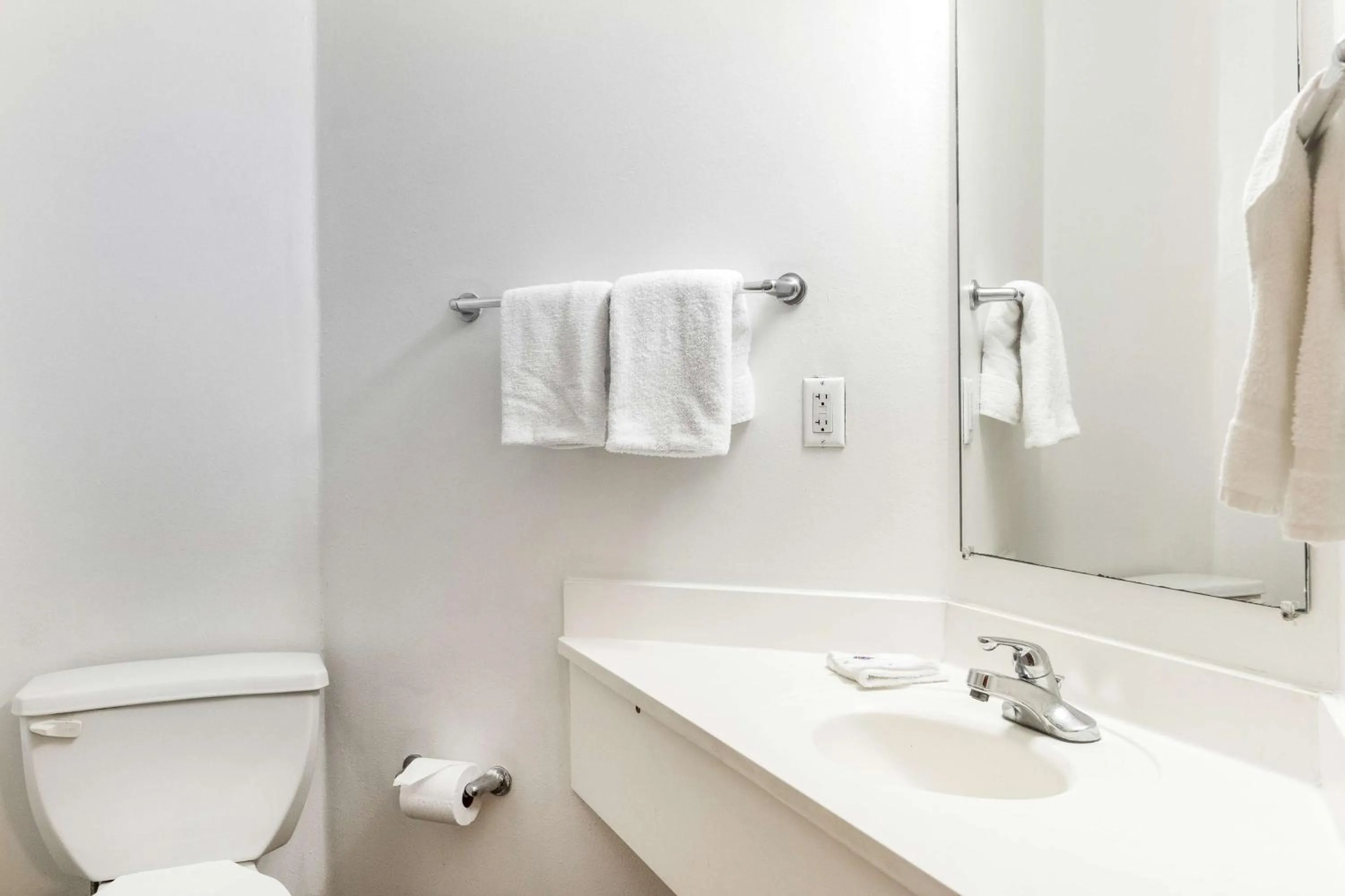 Bathroom in Motel 6-Newport, TN