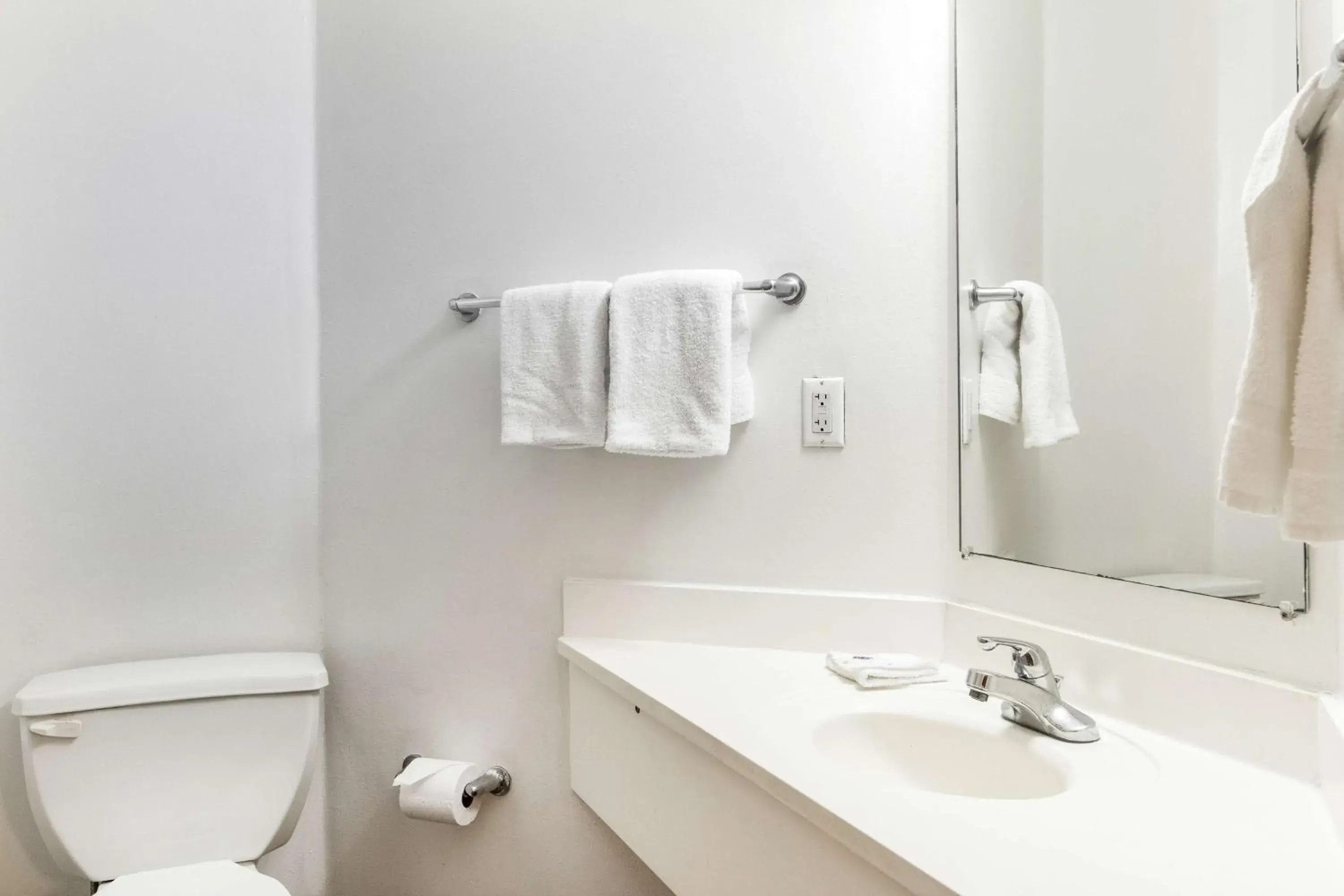 Bathroom in Motel 6-Newport, TN Bathroom in Motel 6-Newport, TN