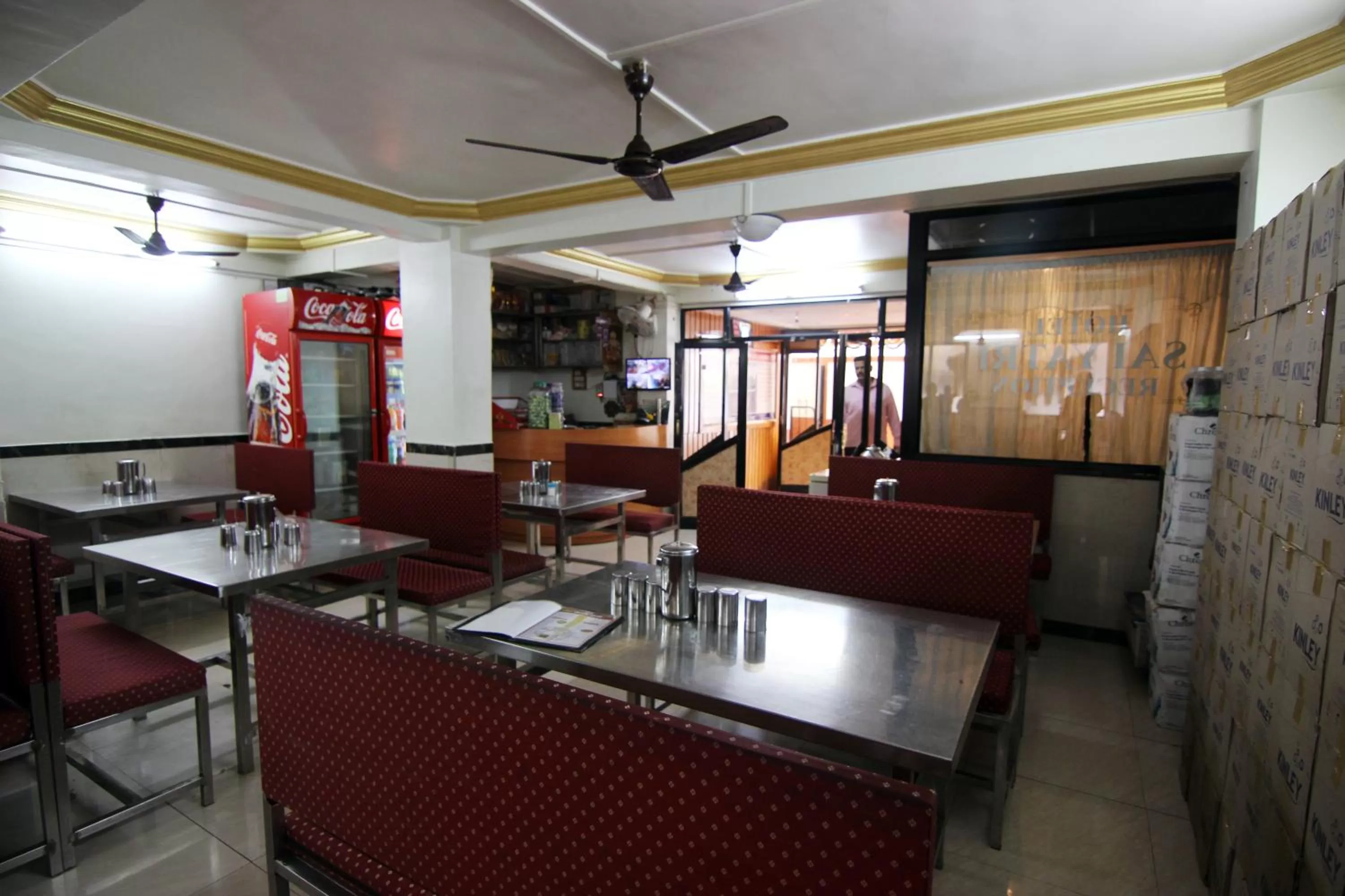 Restaurant/Places to Eat in Hotel Sai Yatri