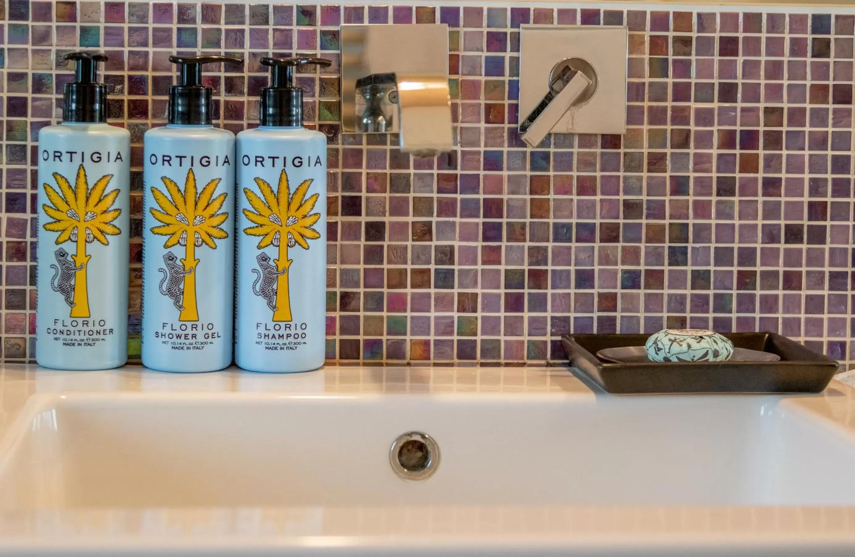 Bathroom in Vistamare Suite