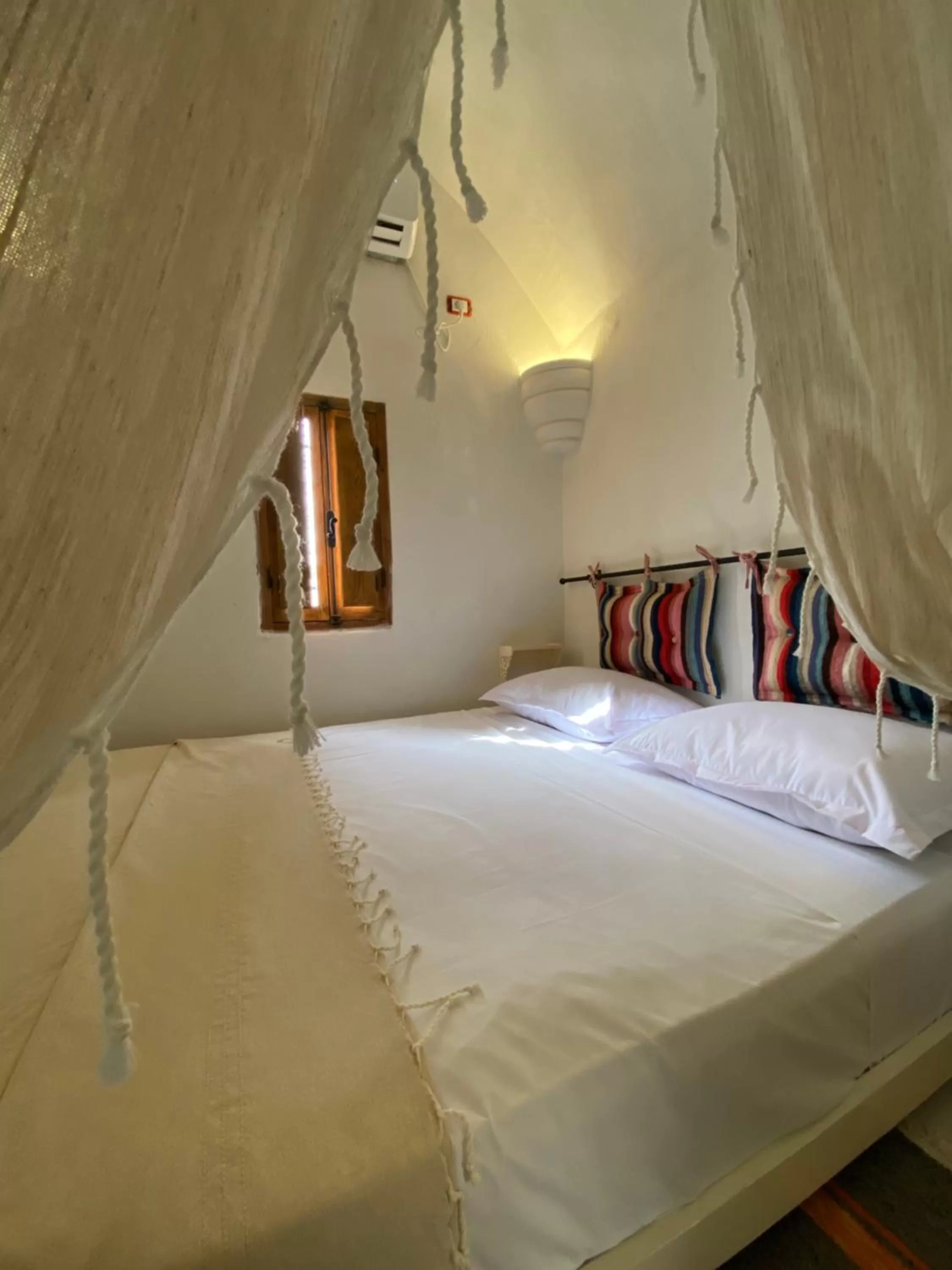 Bed in Djerba Authentique