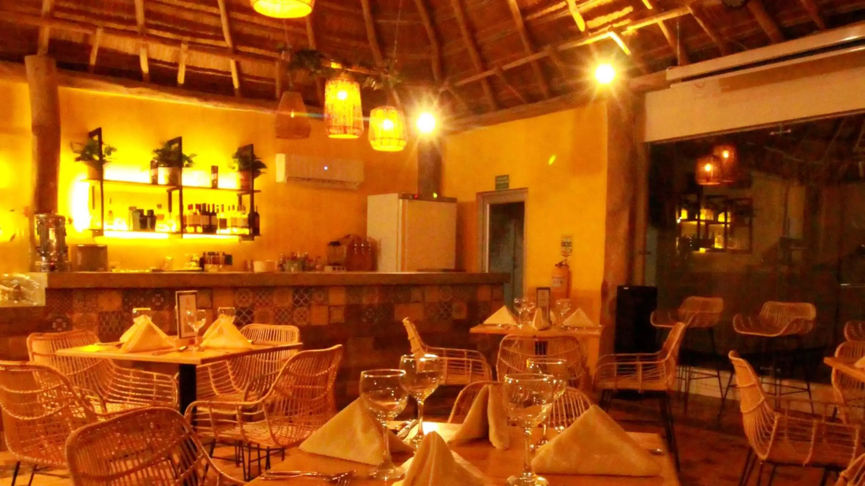 Restaurant/Places to Eat in On Vacation Wayira Beach