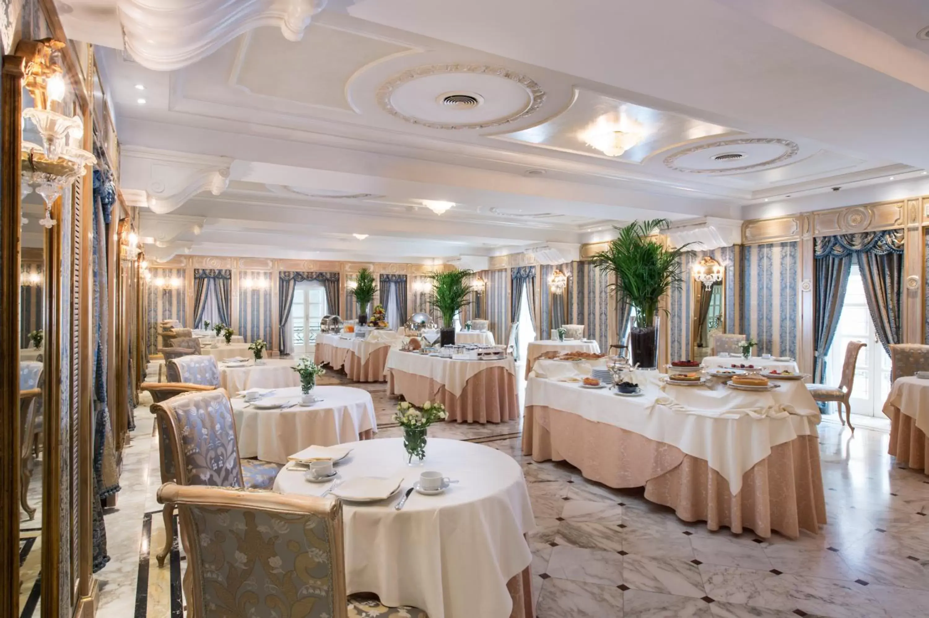 Restaurant/places to eat in Grand Hotel Des Bains Restaurant/places to eat in Grand Hotel Des Bains