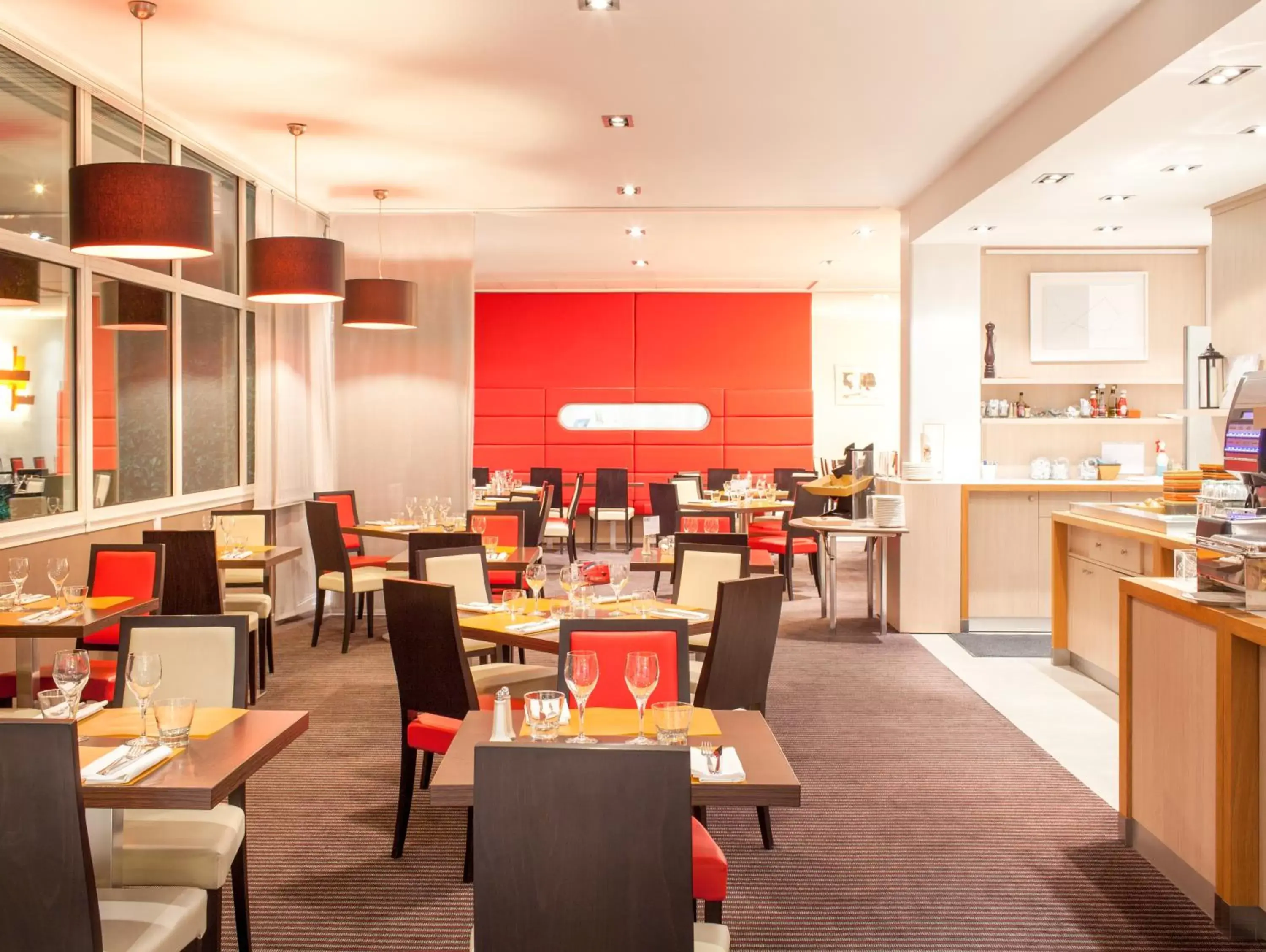 Restaurant/Places to Eat in Novotel Nantes Centre Bord de Loire