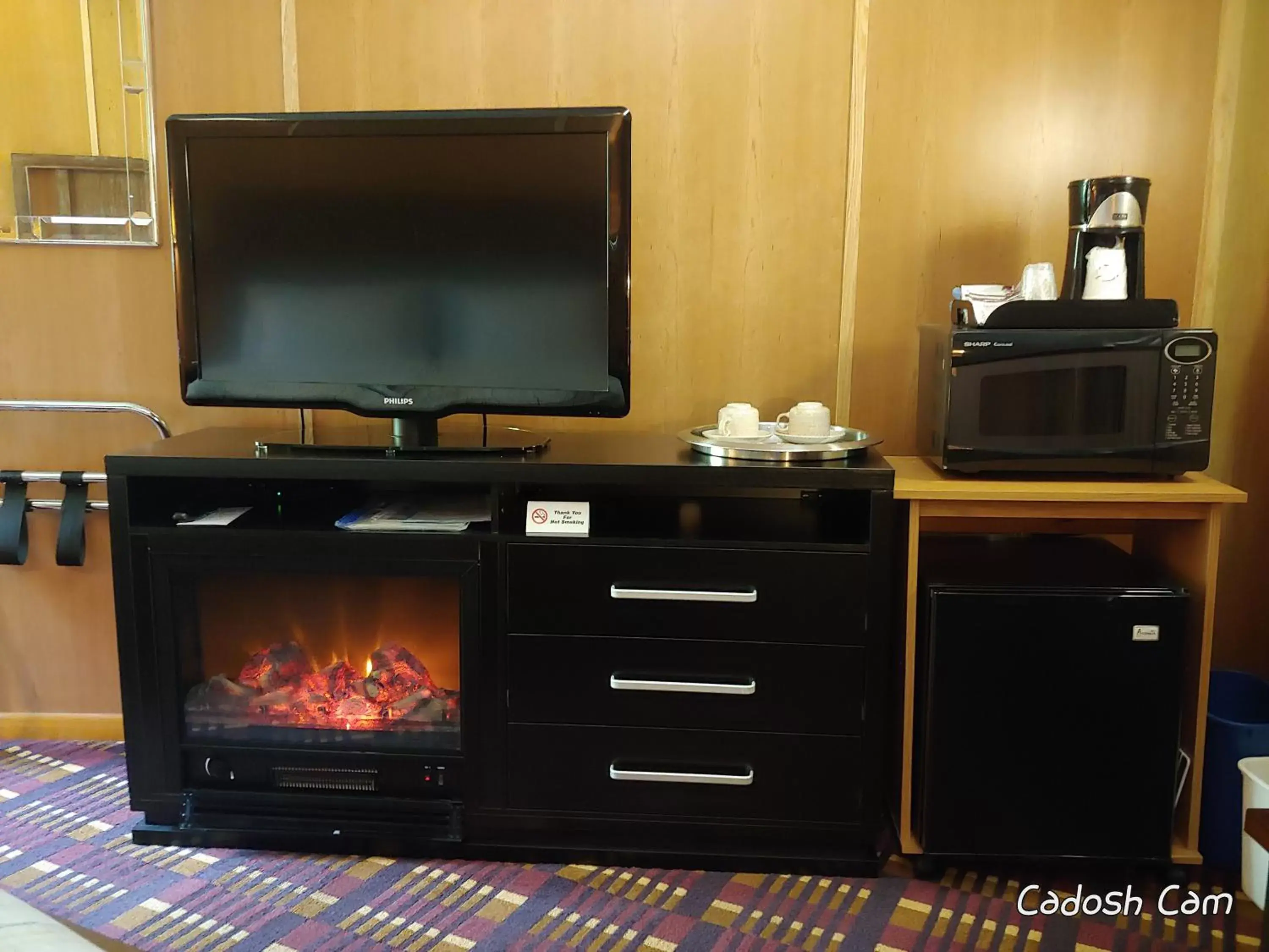 TV/Entertainment Center in The Usonian Inn LLC