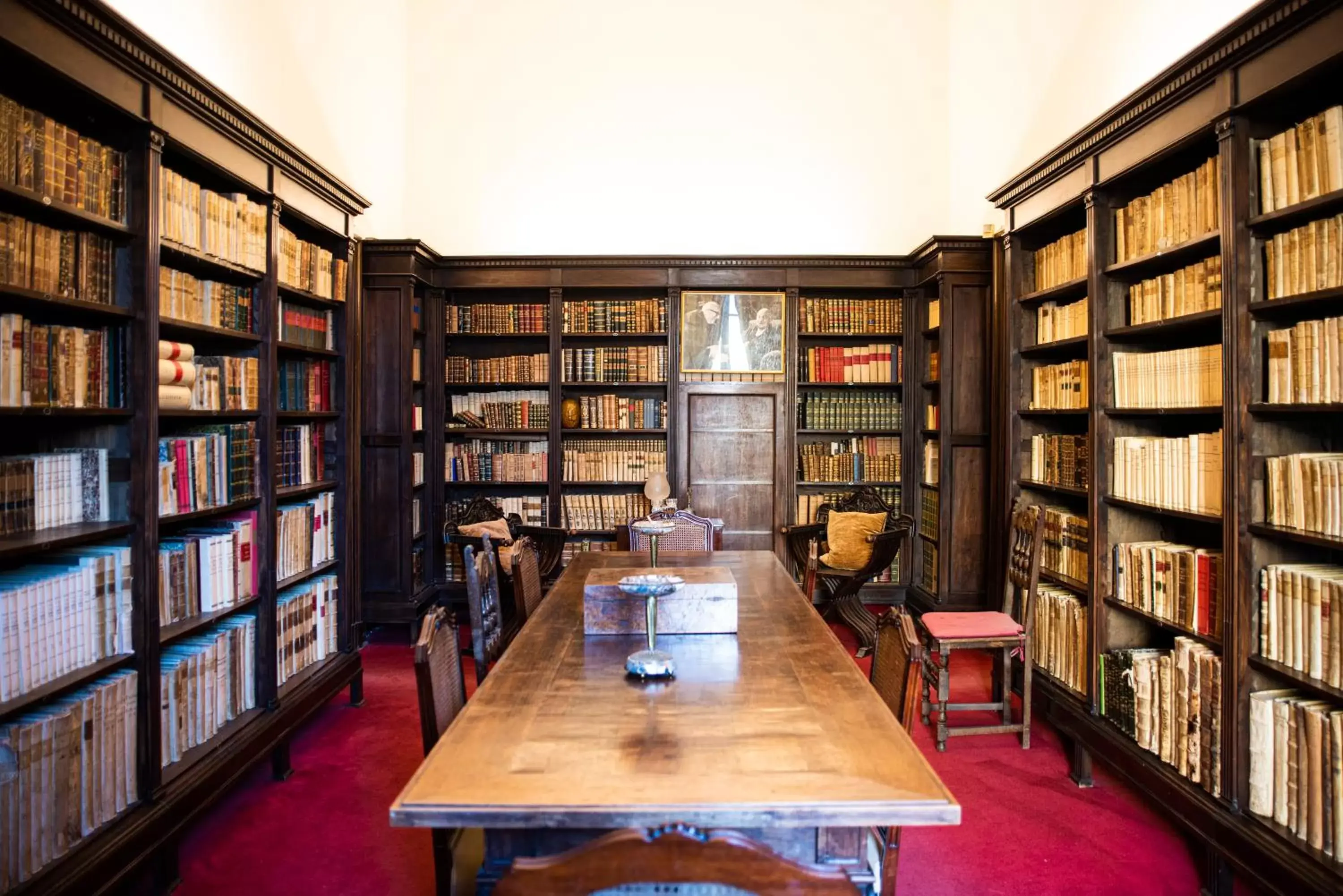 Library in Dimora de Matera Luxury Suites