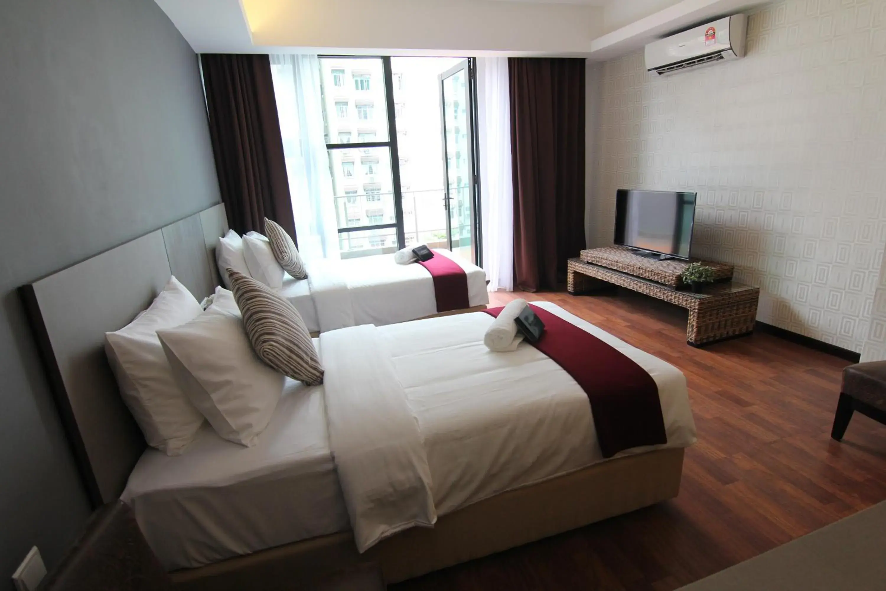 Deluxe Twin Room in Nexus Regency Suites & Hotel