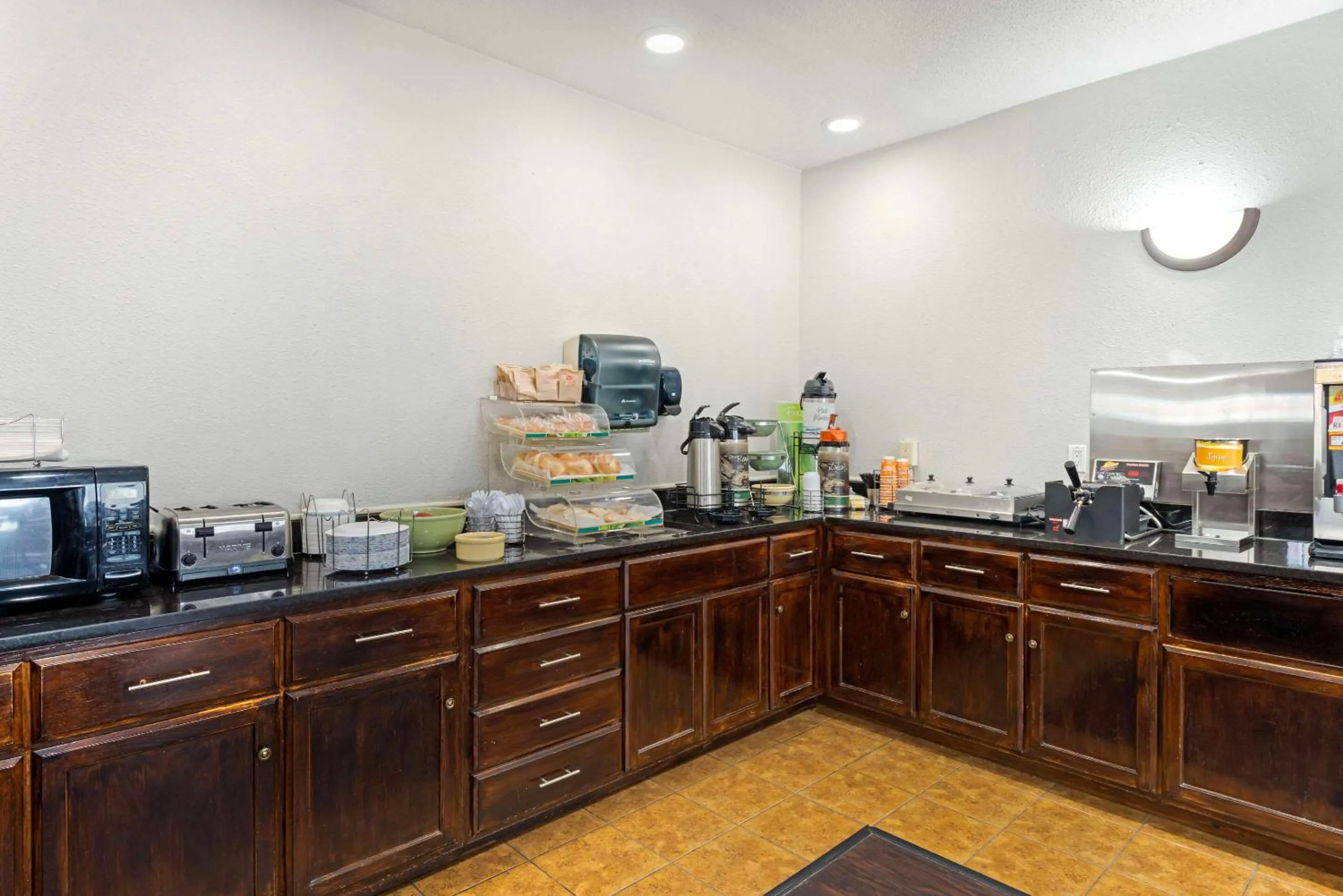 Breakfast in Quality Inn Bemidji