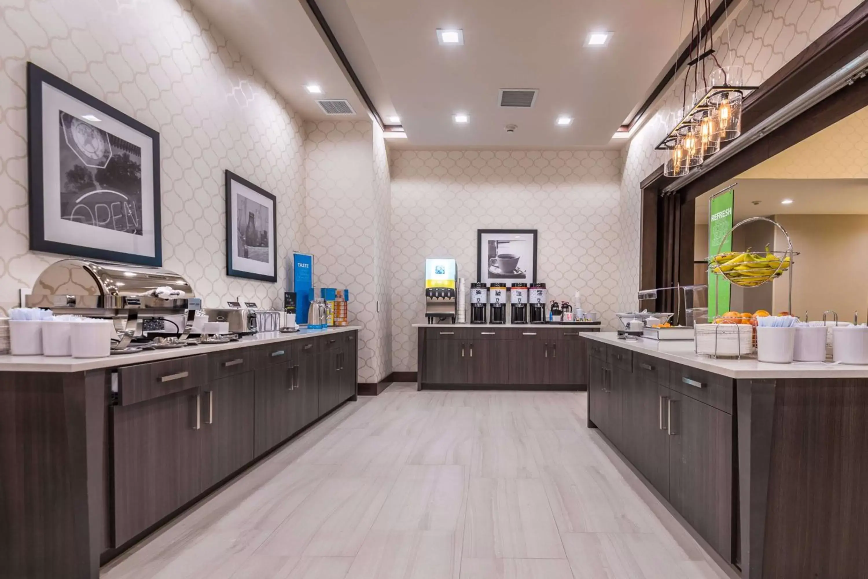 Dining area, Restaurant/Places to Eat in Hampton Inn & Suites Dallas-The Colony