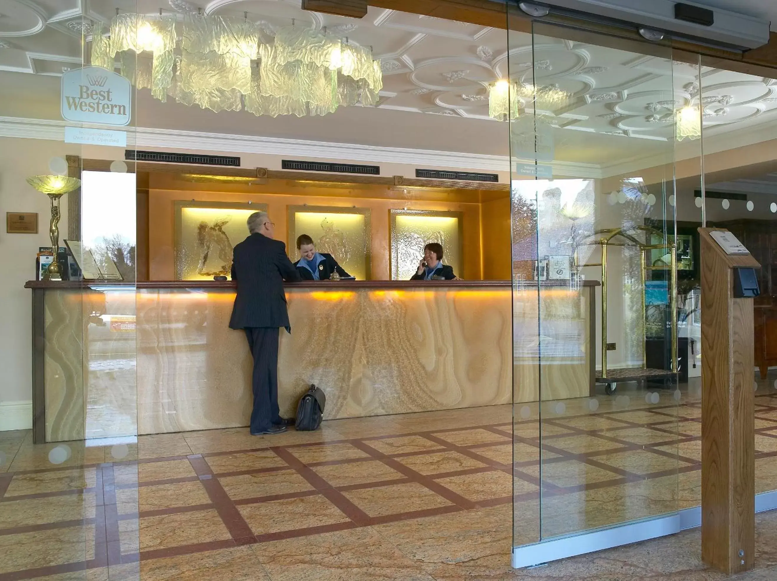 Lobby or reception in B/W Premier Doncaster Mount Pleasant Hotel