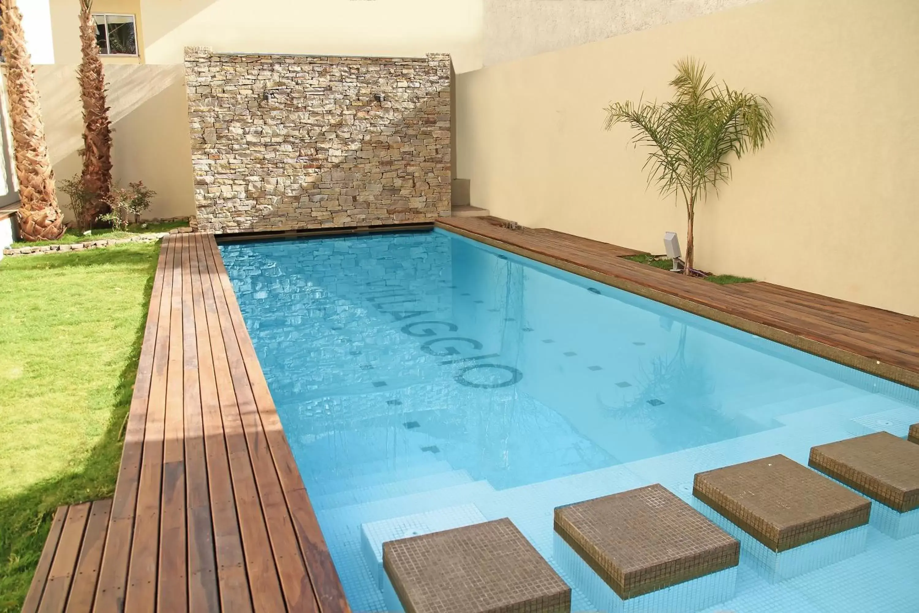 Solarium, Swimming Pool in Villaggio Hotel Boutique
