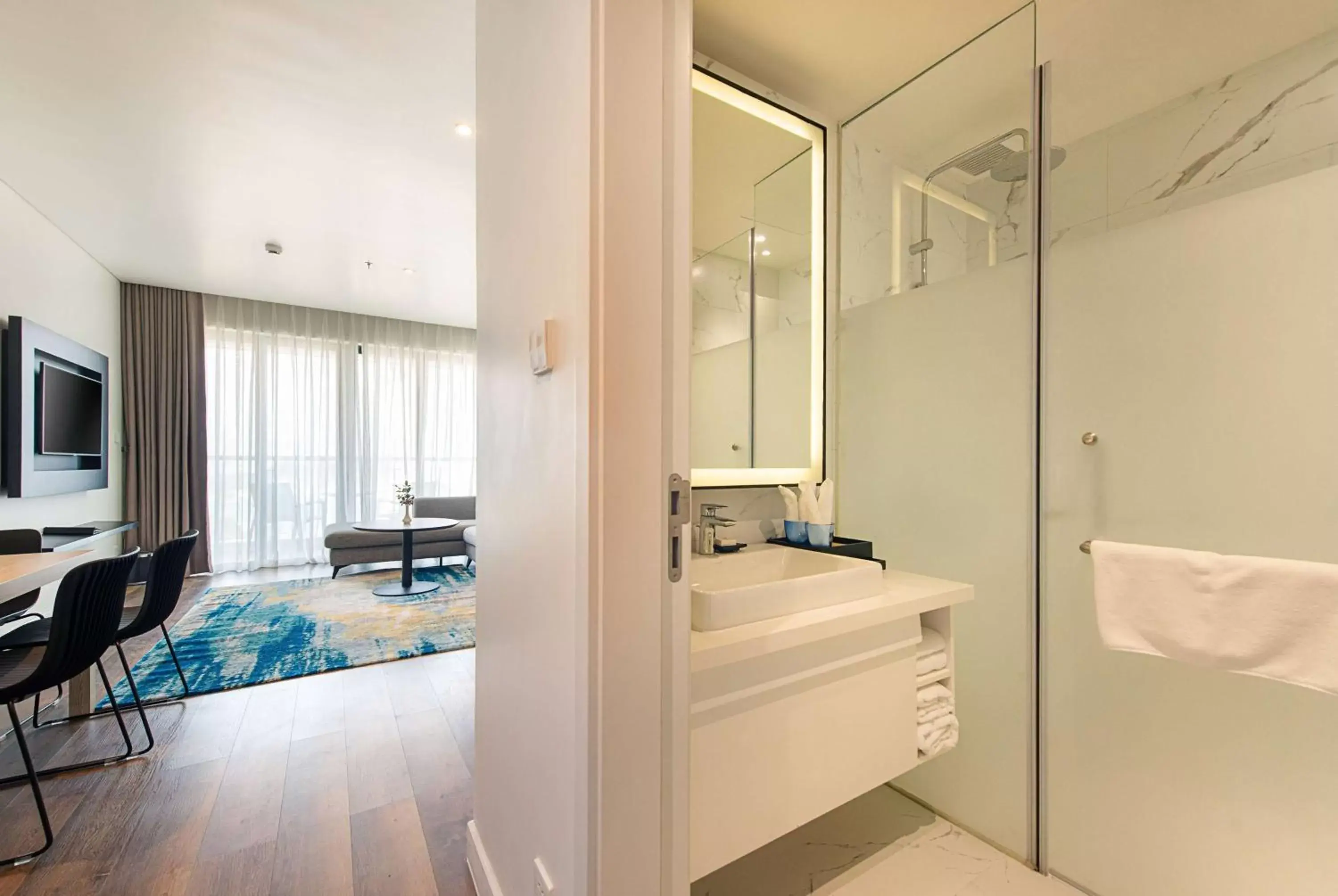 Photo of the whole room, Bathroom in Hotel Sol Halong, Trademark Collection by Wyndham