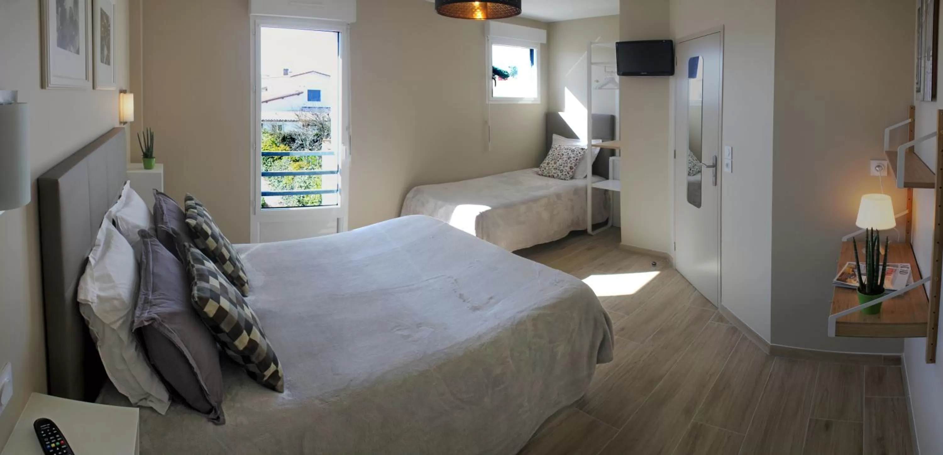 Photo of the whole room, Bed in Hôtel Le Printemps