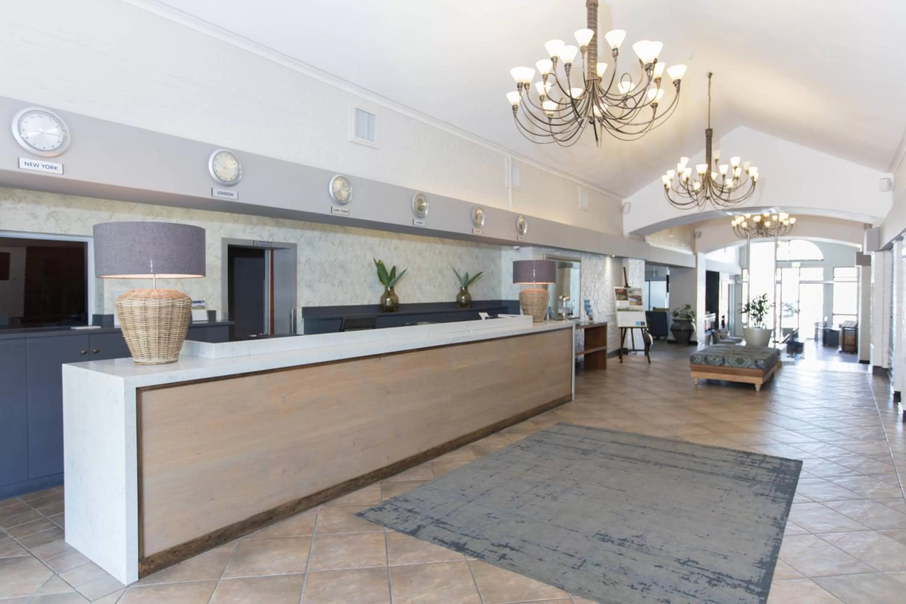 Lobby or reception in Protea Hotel by Marriott Stellenbosch & Conference Centre