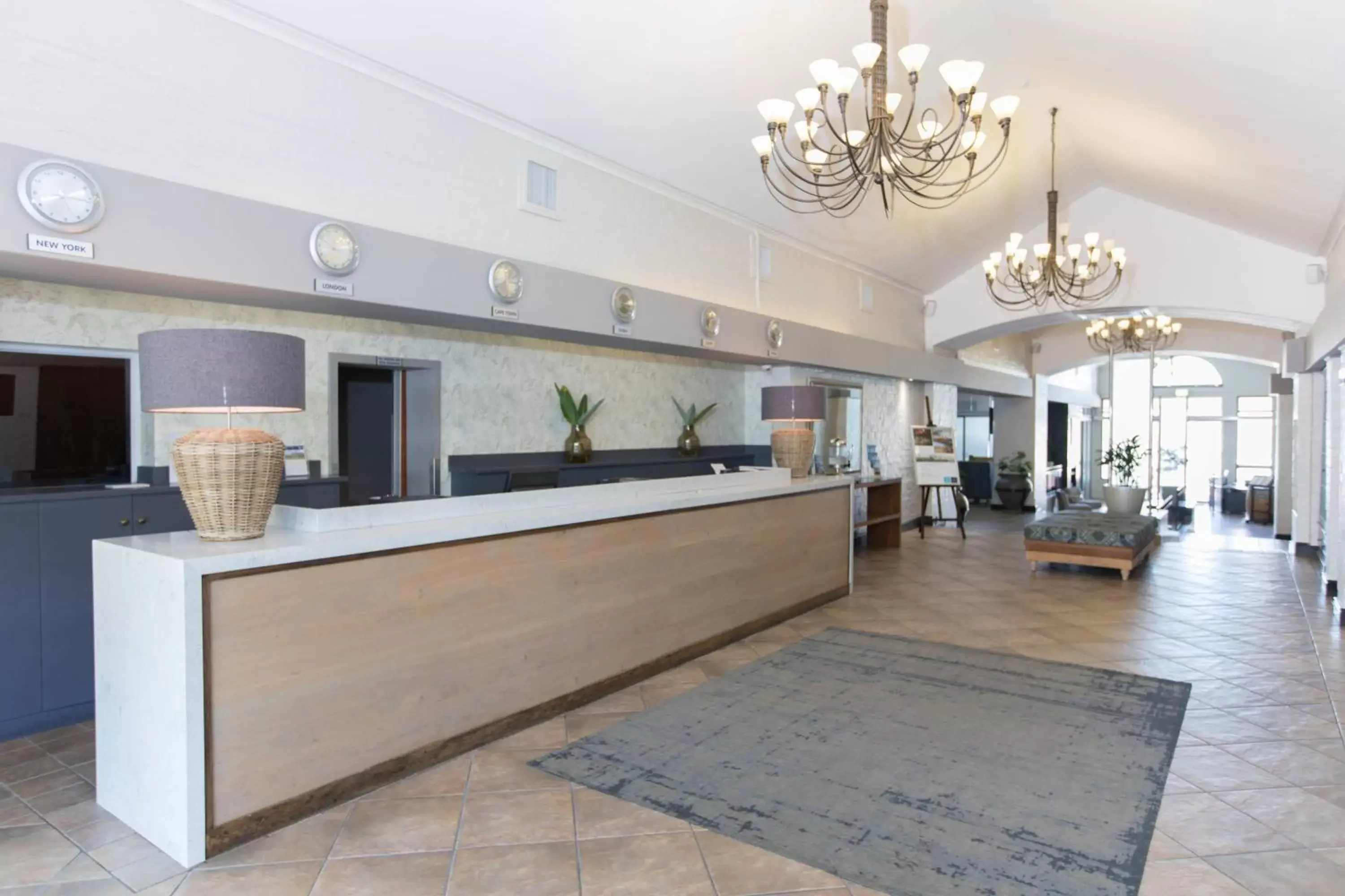 Property building, Lobby/Reception in Protea Hotel by Marriott Stellenbosch & Conference Centre