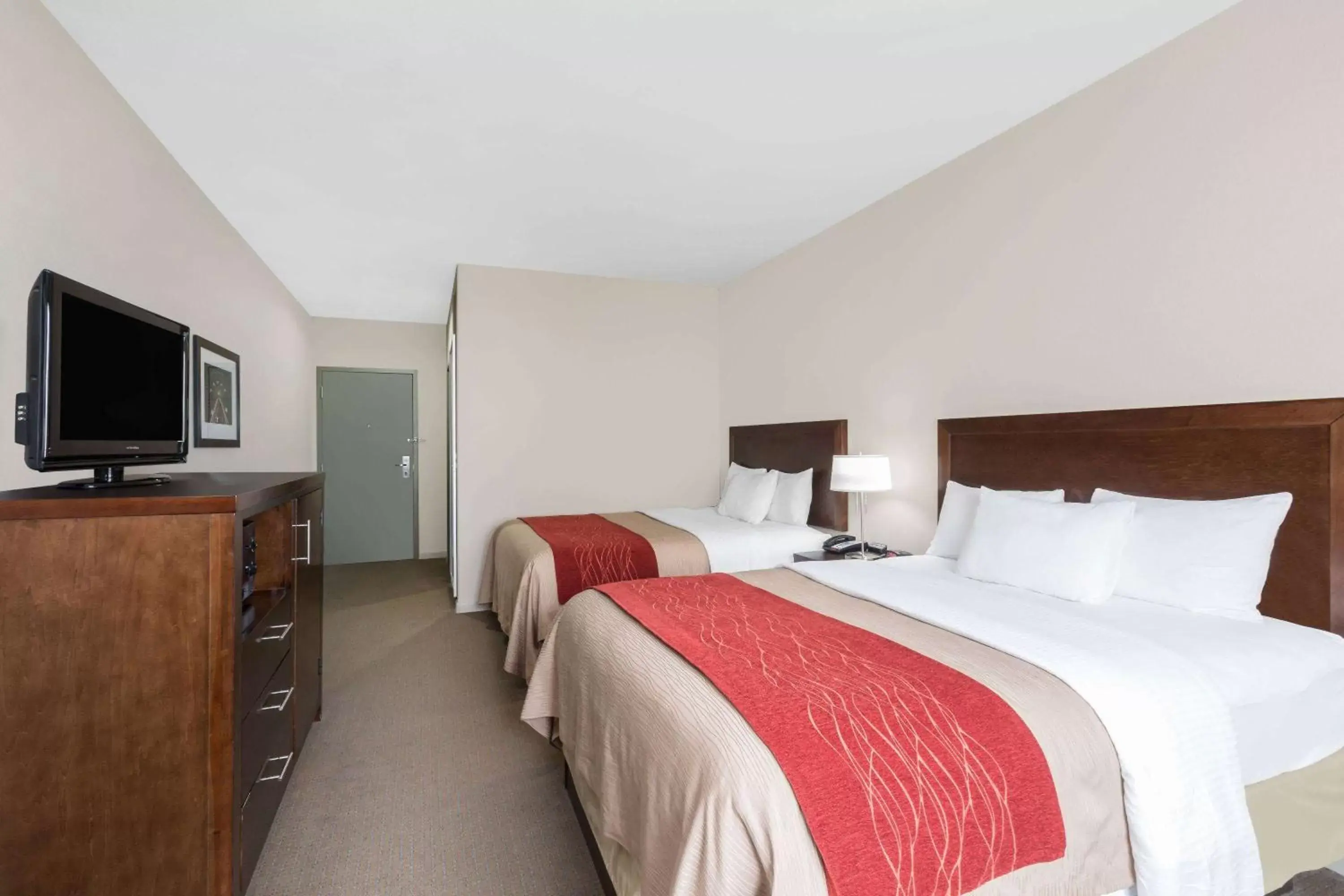 Photo of the whole room, Bed in Baymont by Wyndham Columbus Photo of the whole room, Bed in Baymont by Wyndham Columbus
