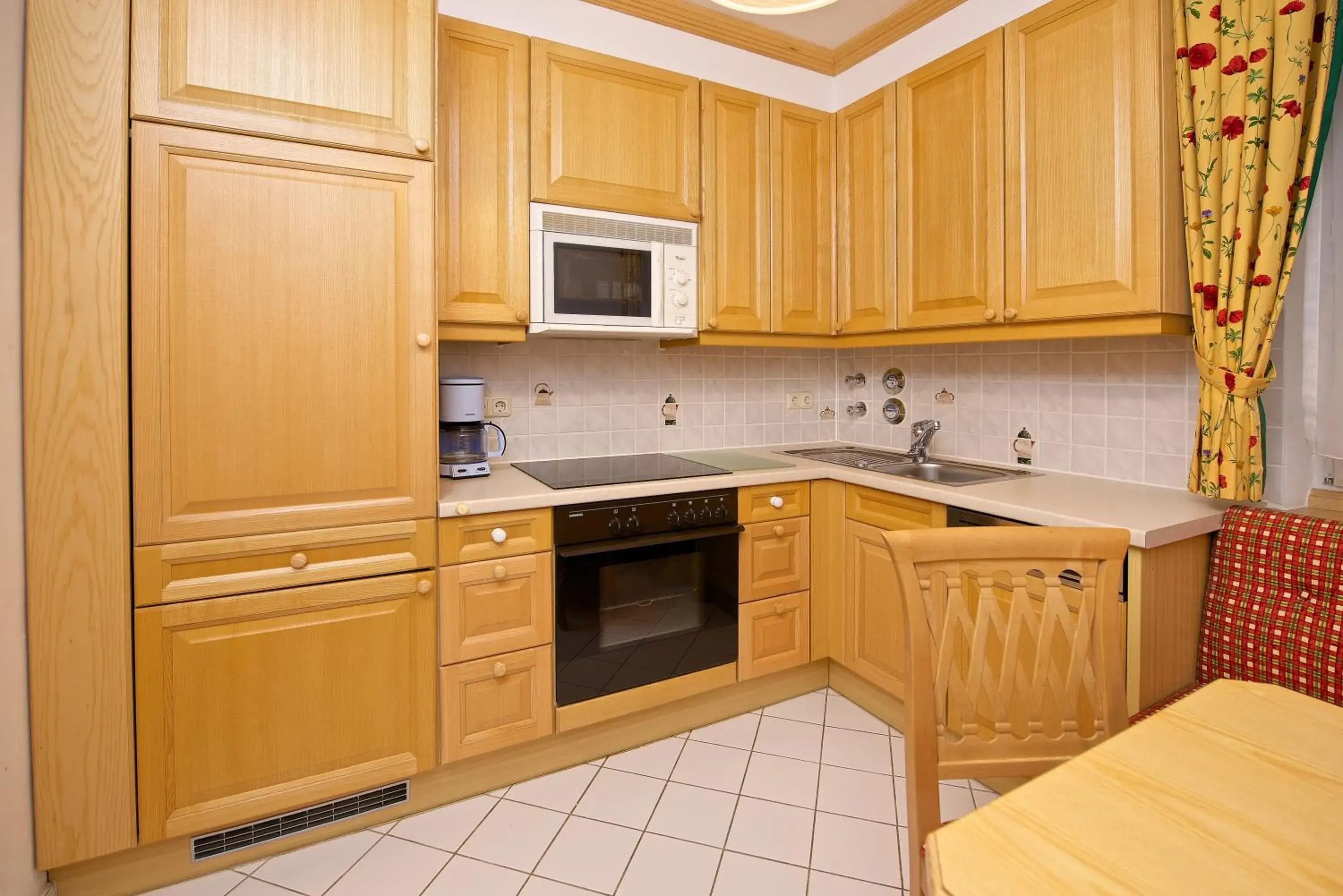 Kitchen or kitchenette, Kitchen/Kitchenette in Park Hotel Laim