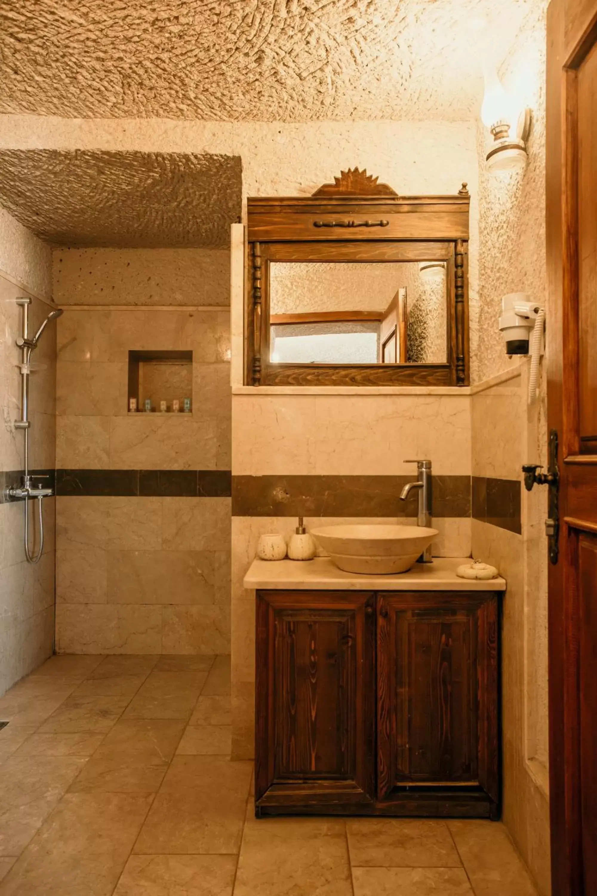 Shower, Bathroom in Village Cave House Hotel